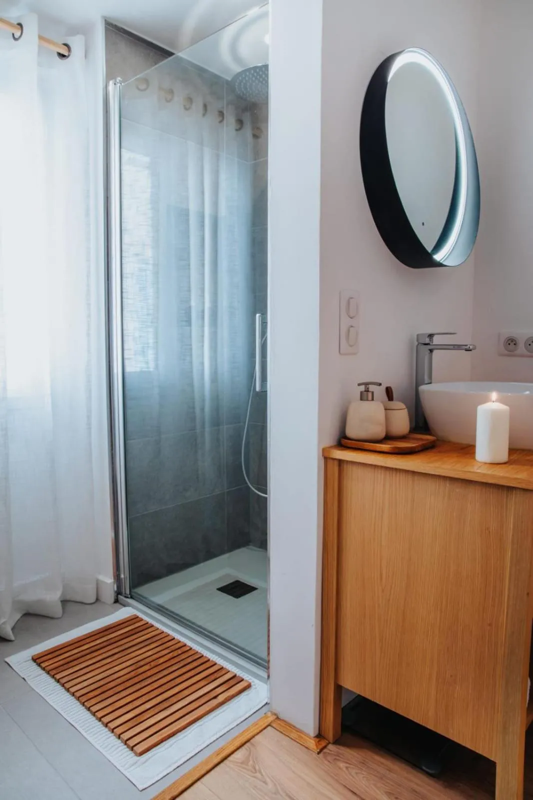 Bathroom in Perfect family-oriented and recently renovated townhouse in the old Antibes