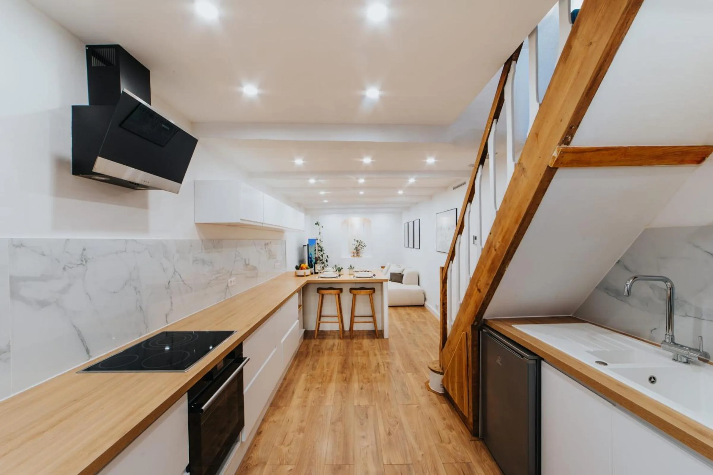 Kitchen or kitchenette in Perfect family-oriented and recently renovated townhouse in the old Antibes