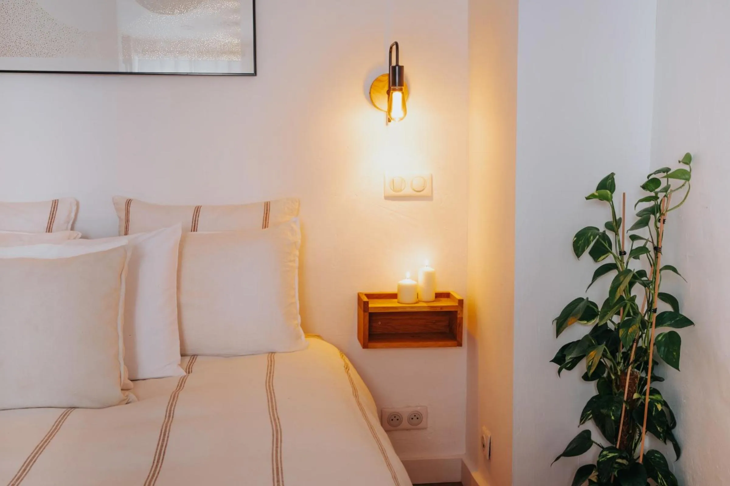 Bedroom, Bed in Perfect family-oriented and recently renovated townhouse in the old Antibes