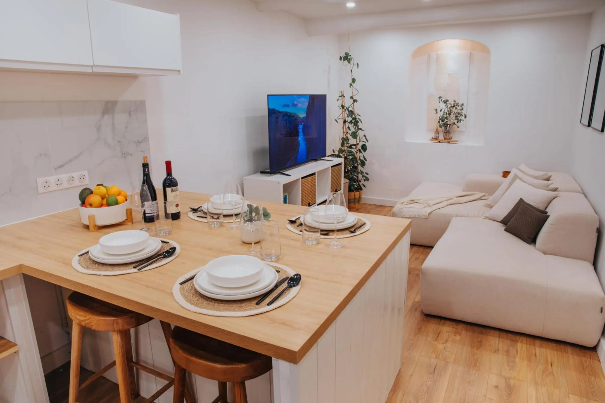 Living room in Perfect family-oriented and recently renovated townhouse in the old Antibes