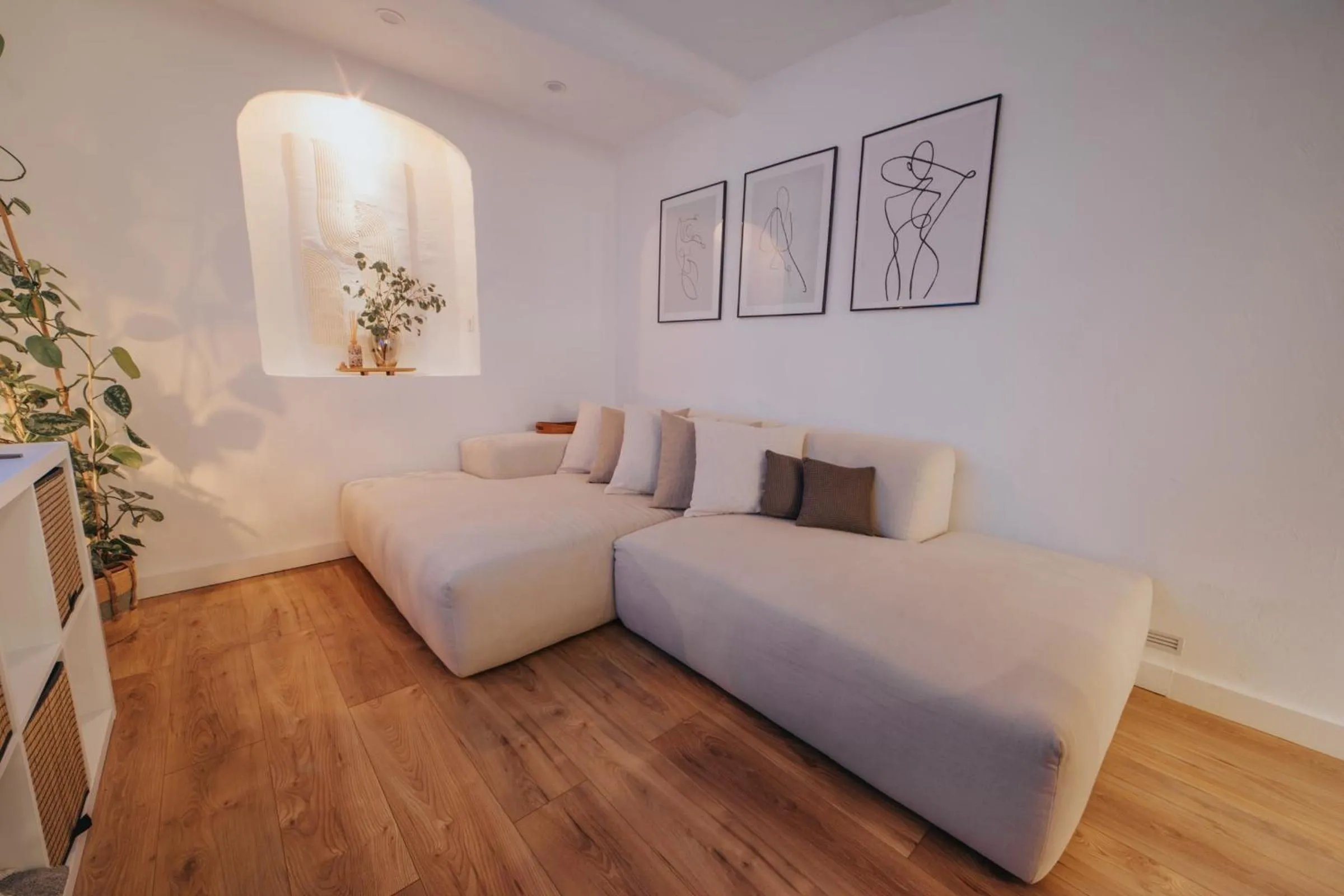 Living room in Perfect family-oriented and recently renovated townhouse in the old Antibes