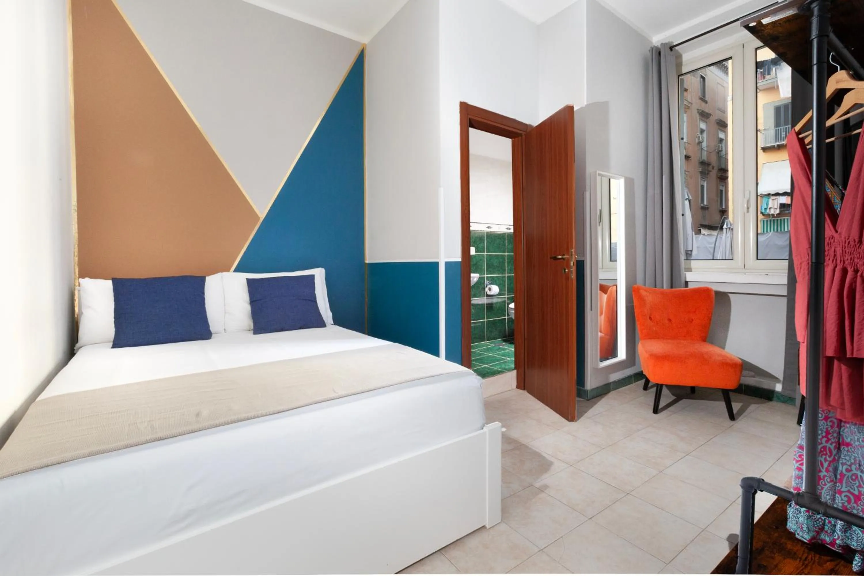 Bedroom, Bed in ROYAL ROOMS STATION NAPOLI