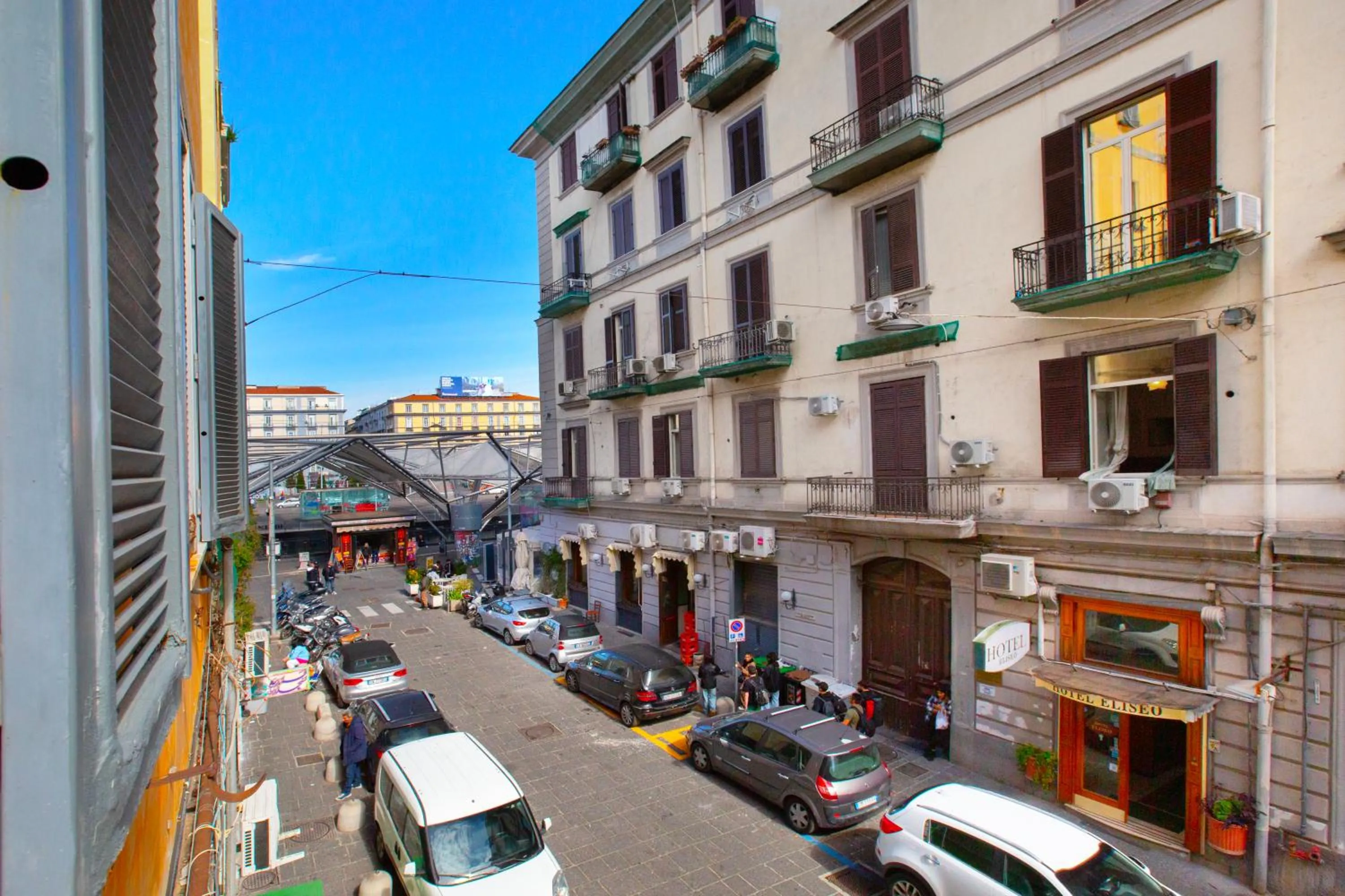 Property building in ROYAL ROOMS STATION NAPOLI