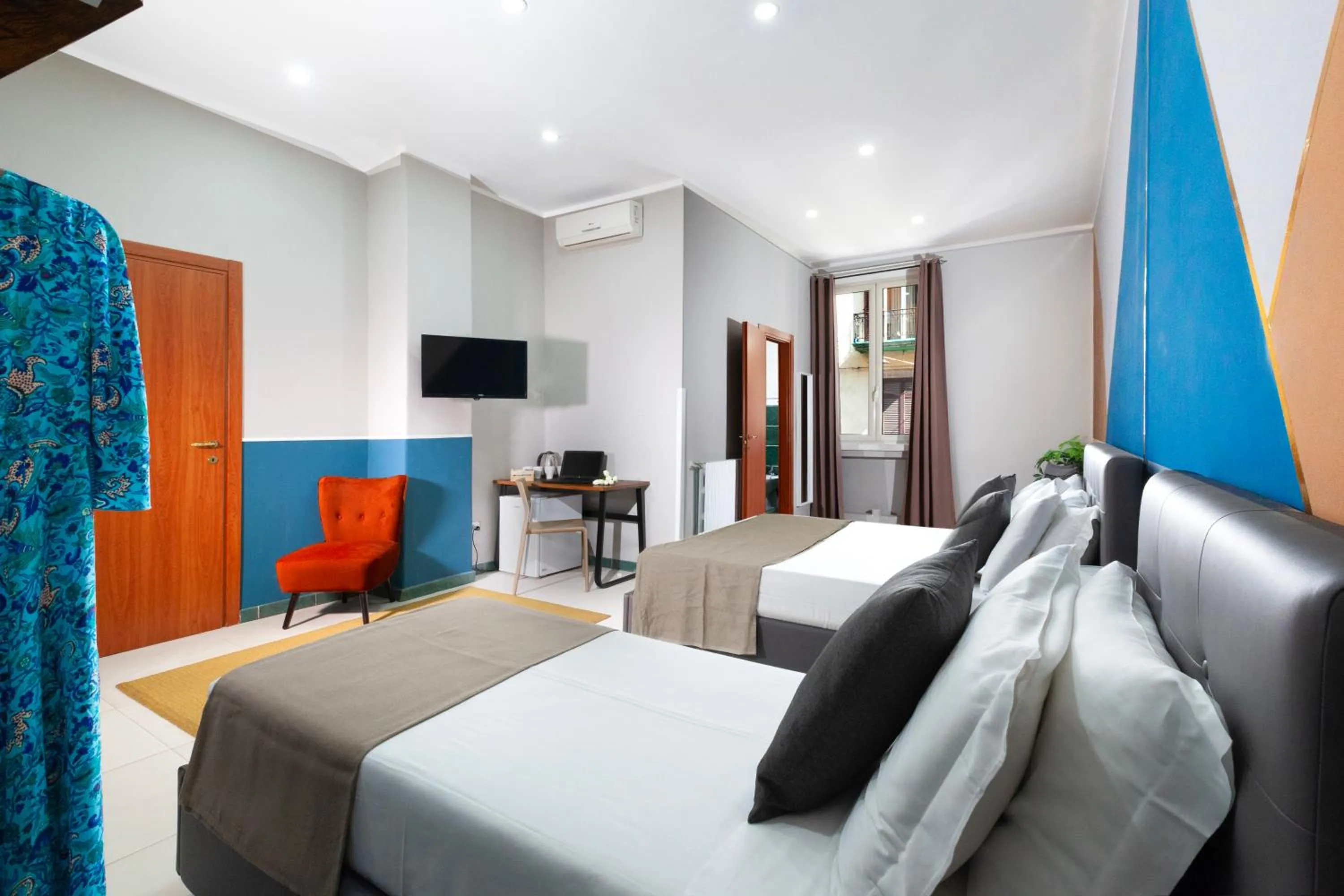 Bedroom, Bed in ROYAL ROOMS STATION NAPOLI