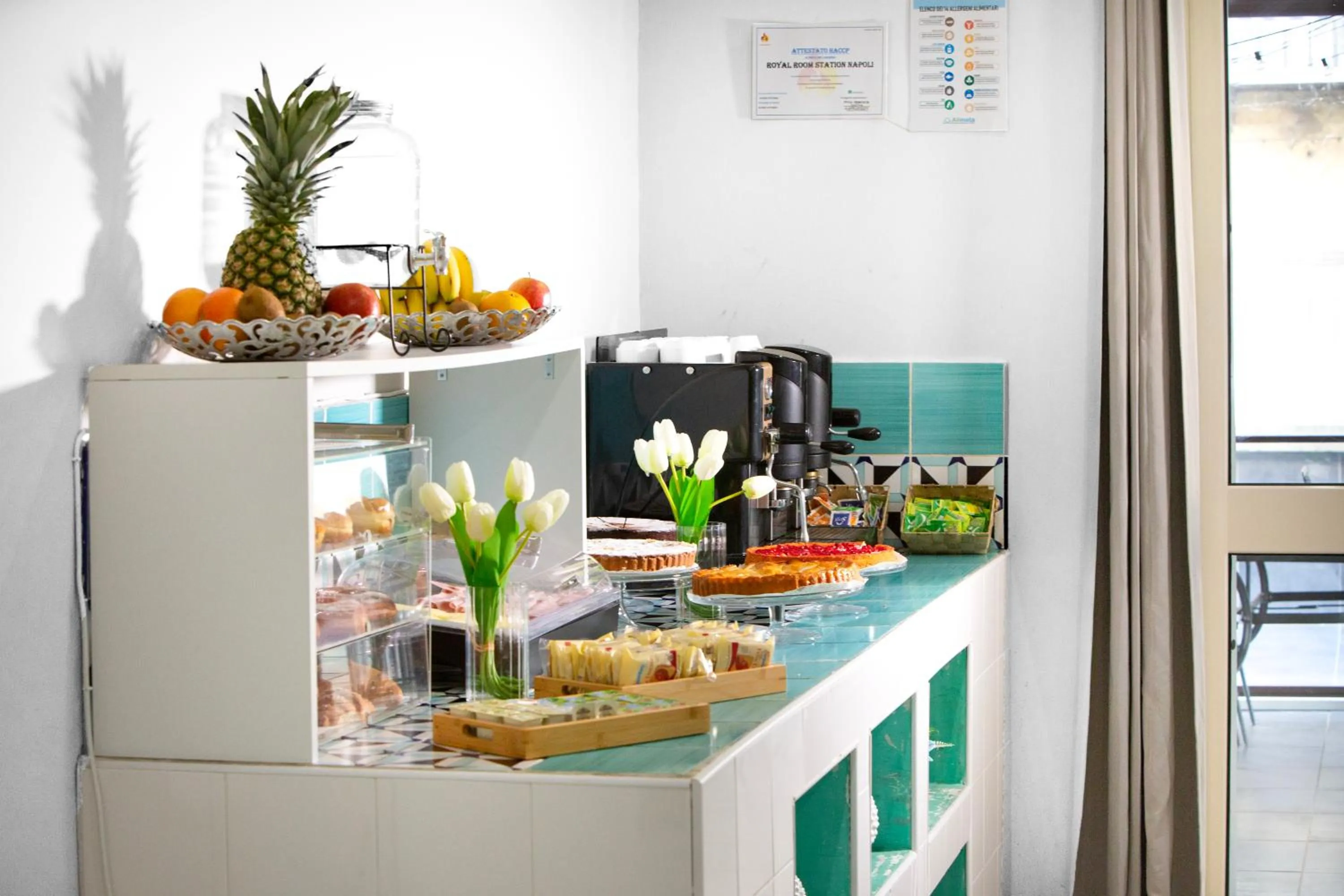 Buffet breakfast in ROYAL ROOMS STATION NAPOLI