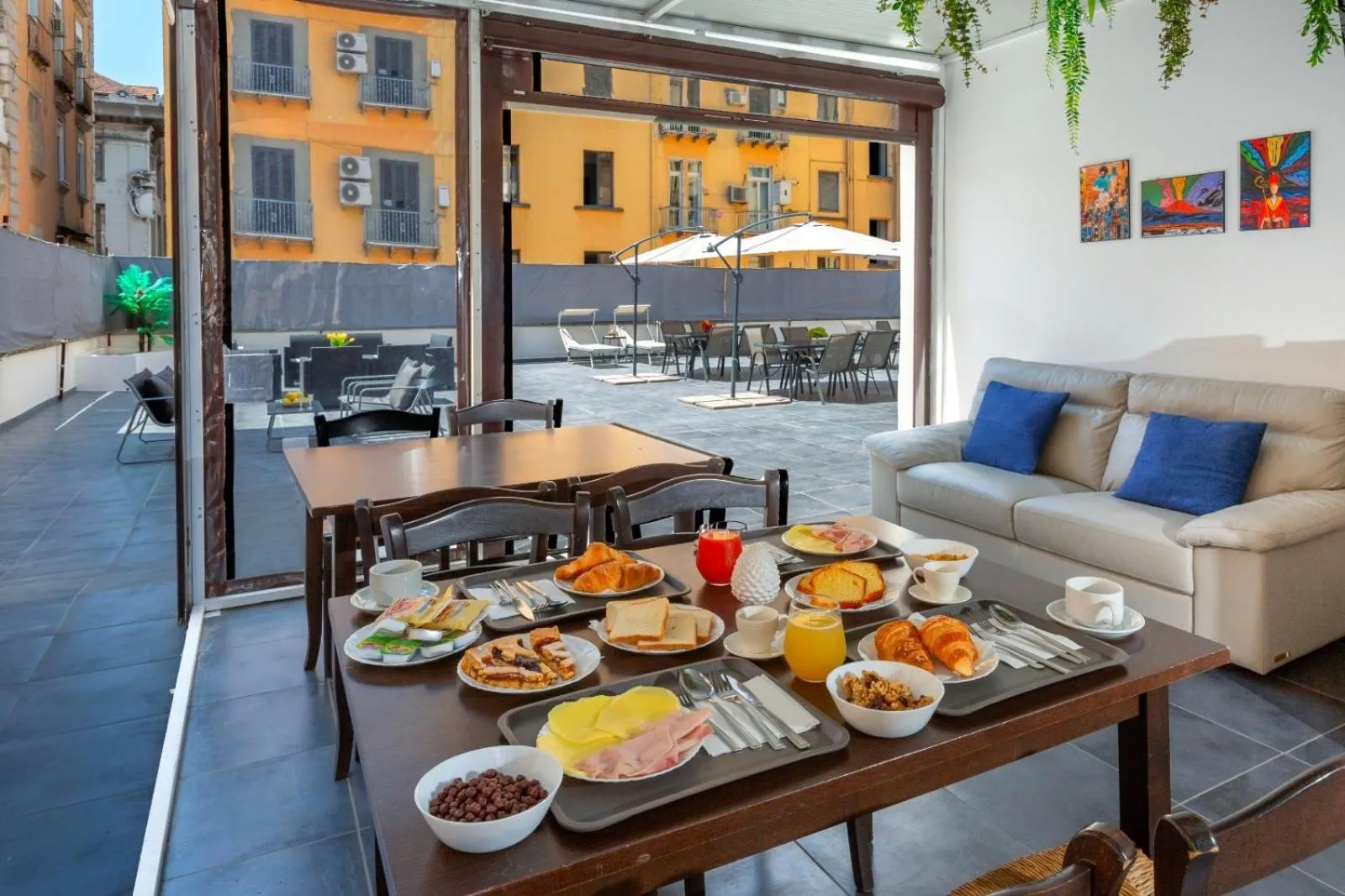 Breakfast in ROYAL ROOMS STATION NAPOLI