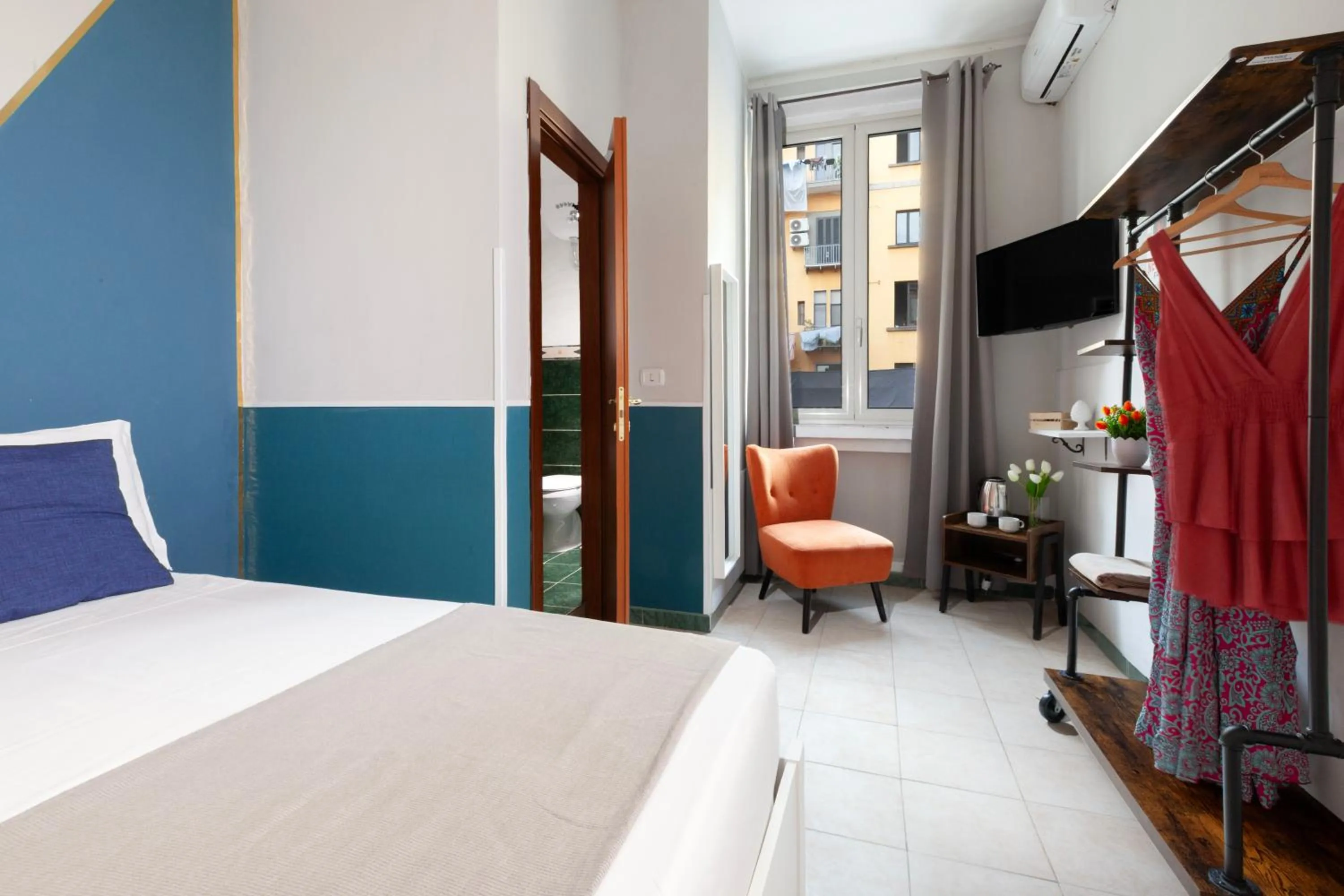 Photo of the whole room, Bed in ROYAL ROOMS STATION NAPOLI