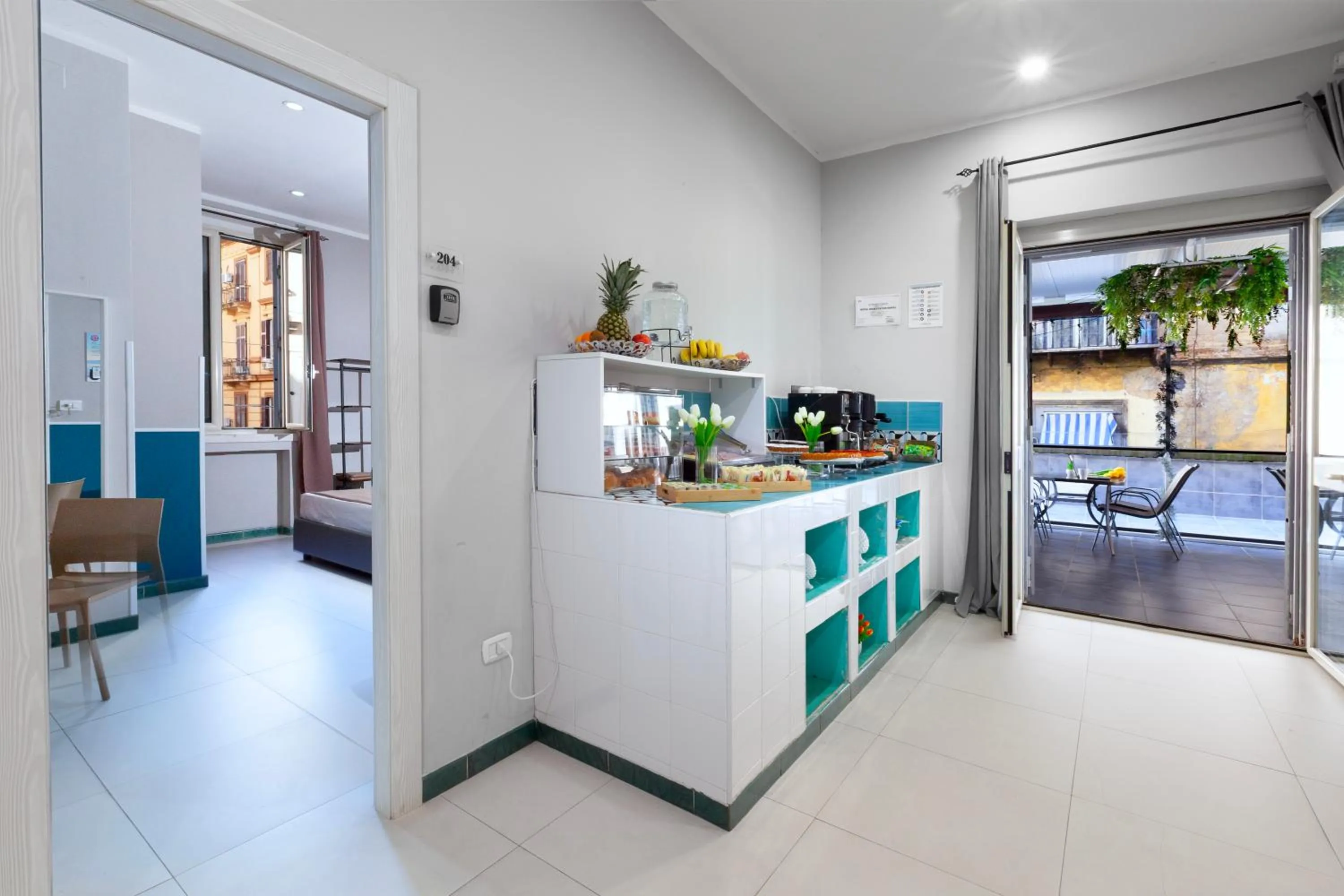 Photo of the whole room in ROYAL ROOMS STATION NAPOLI