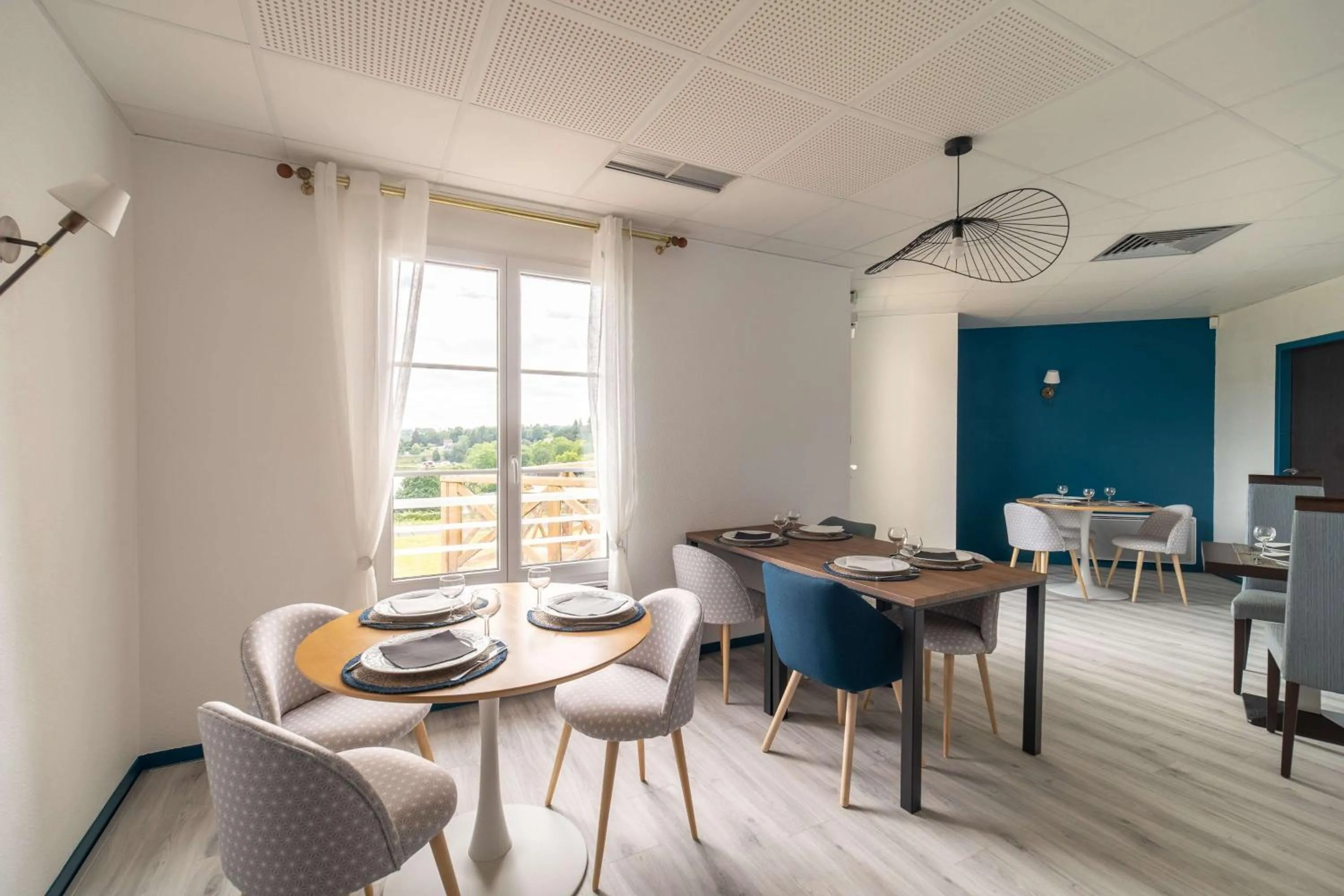 Restaurant/places to eat in Brit Hotel Confort - La Tour Blanche