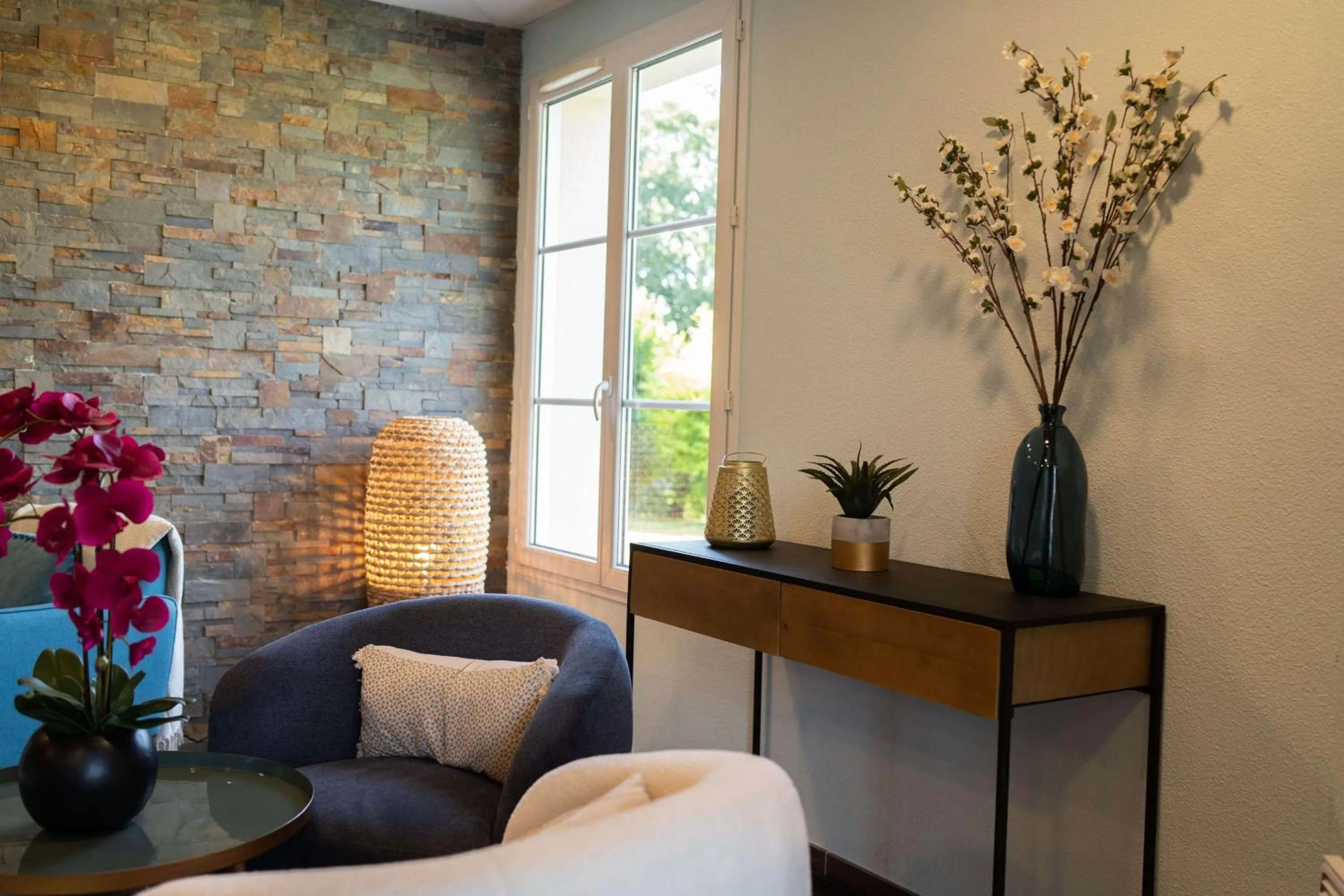 Lobby or reception in Brit Hotel Confort - La Tour Blanche