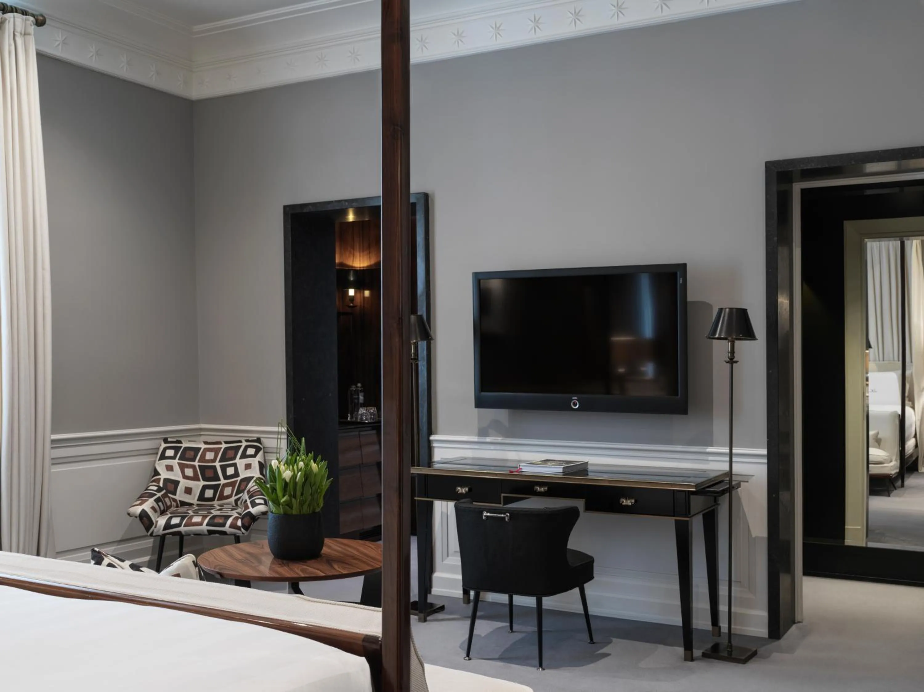 Bed in J.K. Place Roma - The Leading Hotels of the World