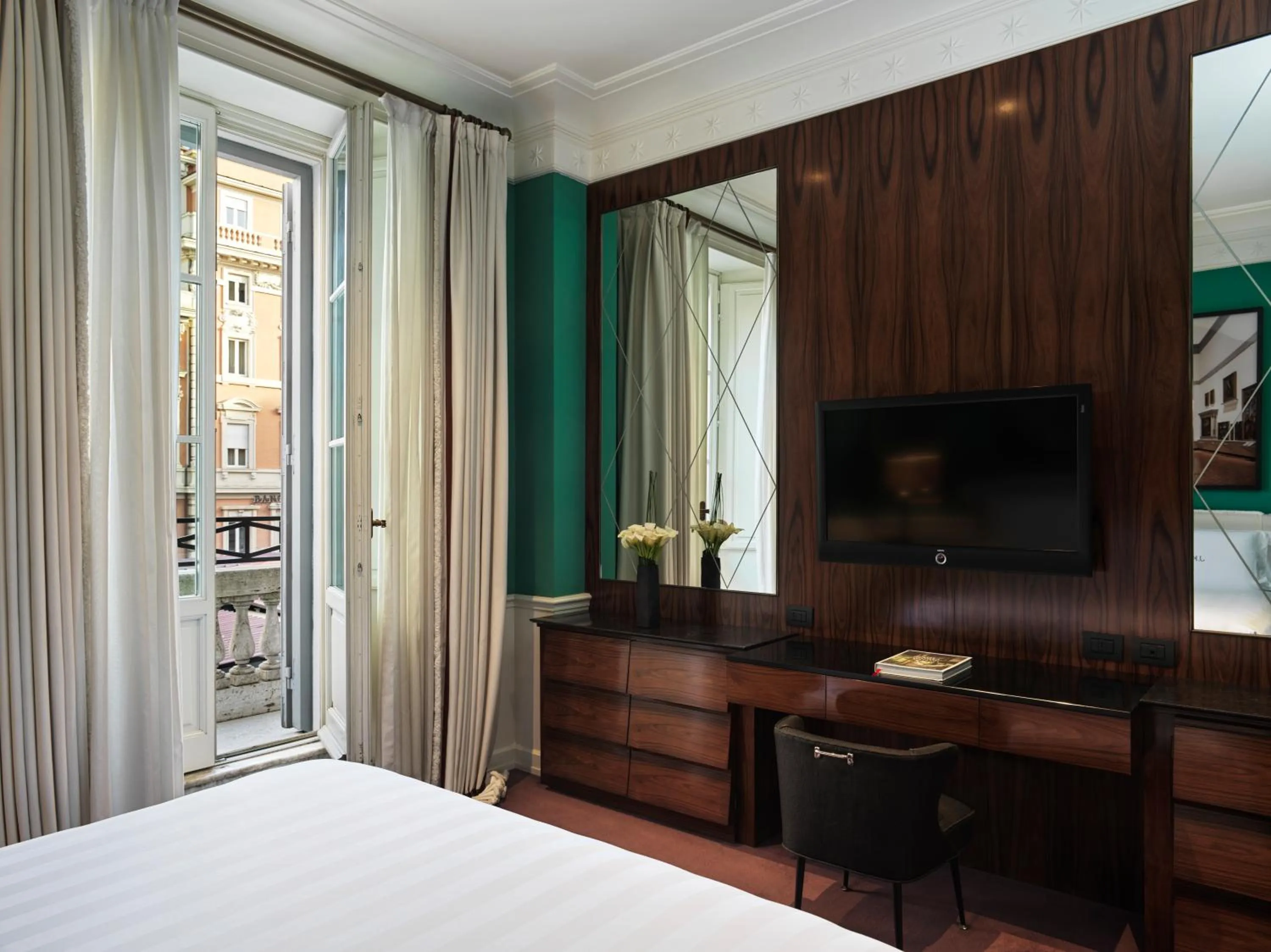 hair dresser, Bed in J.K. Place Roma - The Leading Hotels of the World