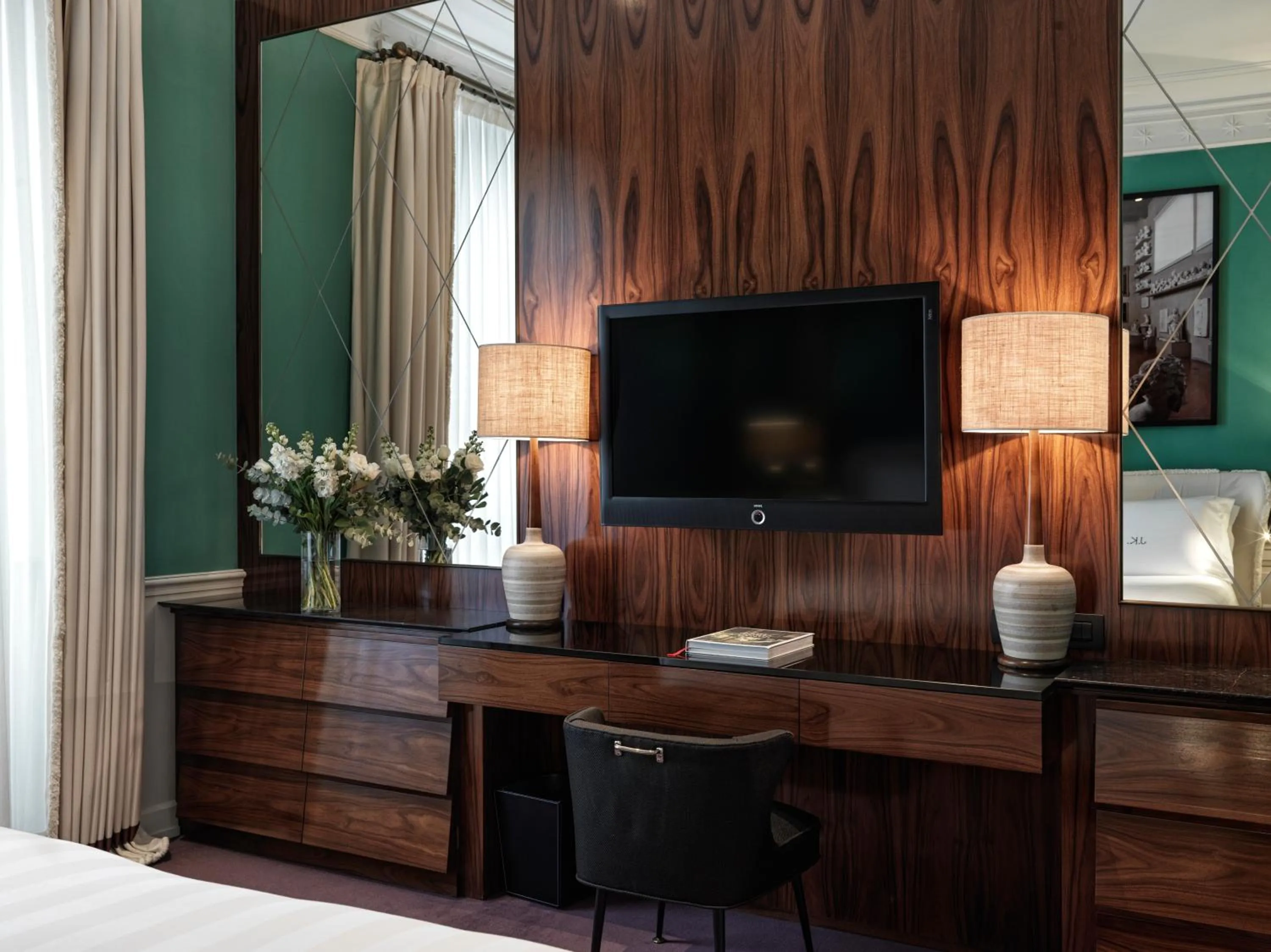 TV and multimedia in J.K. Place Roma - The Leading Hotels of the World