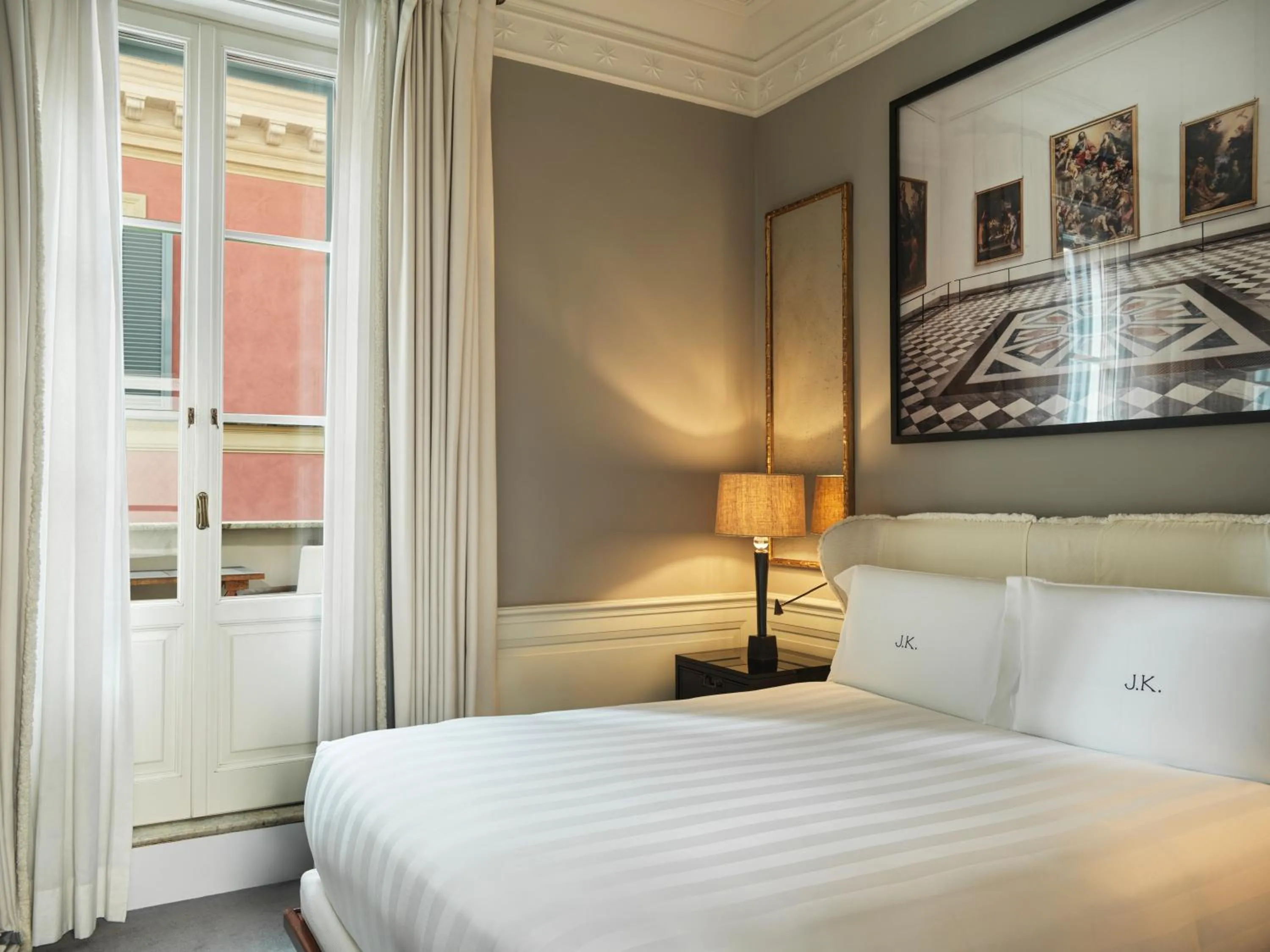 Bedroom, Bed in J.K. Place Roma - The Leading Hotels of the World