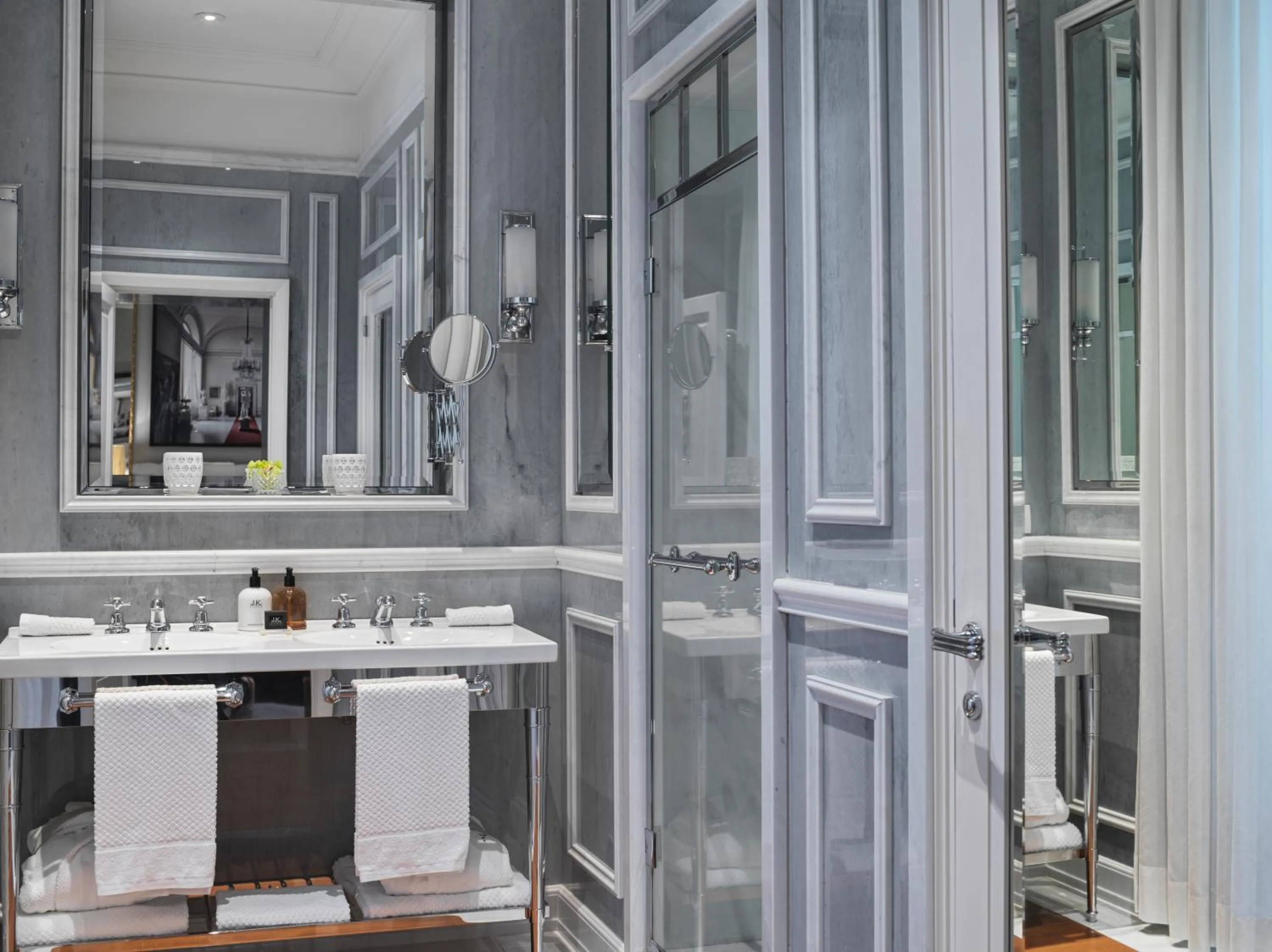 Bathroom in J.K. Place Roma - The Leading Hotels of the World