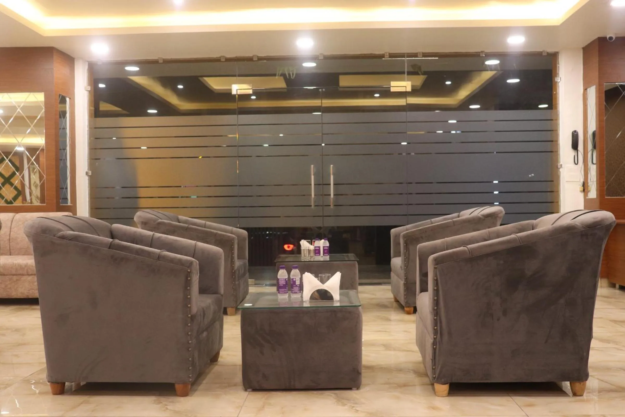 Restaurant/places to eat in Hotel Royal Palm Dehradun