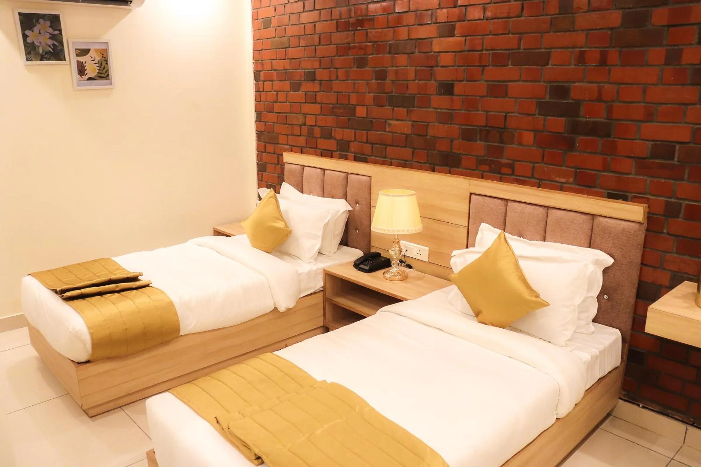 Bed in Hotel Royal Palm Dehradun