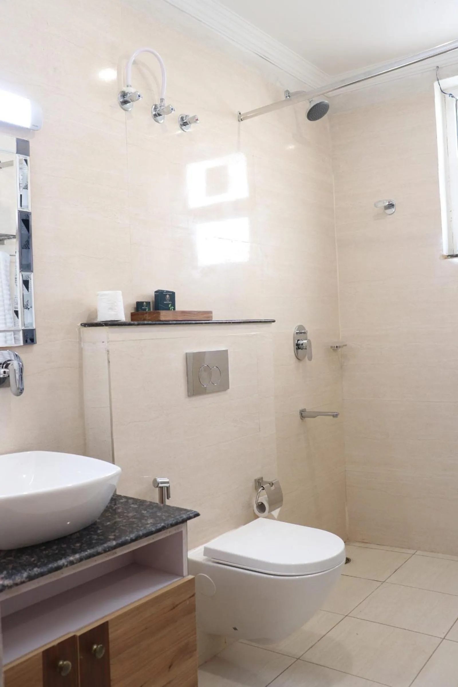 Bathroom in Hotel Royal Palm Dehradun