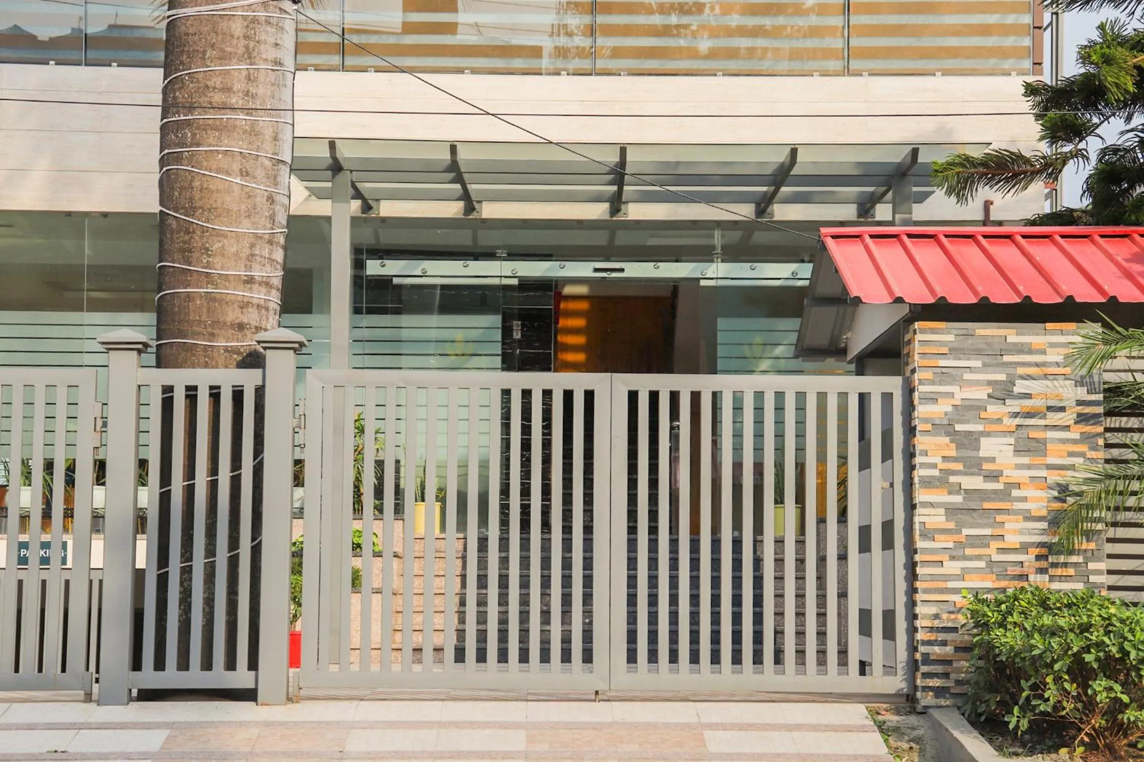 Property building in Hotel Royal Palm Dehradun