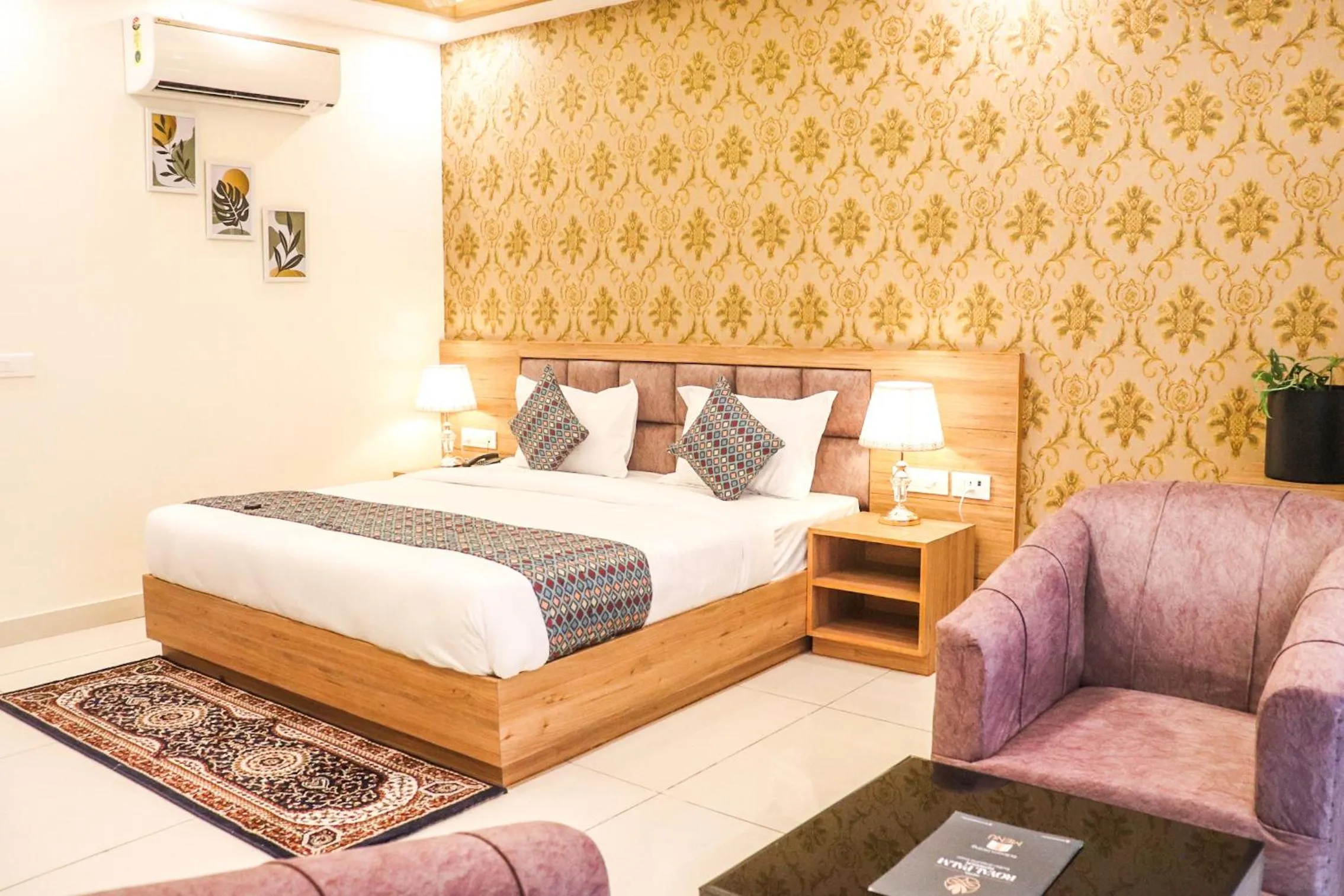 Bedroom, Bed in Hotel Royal Palm Dehradun