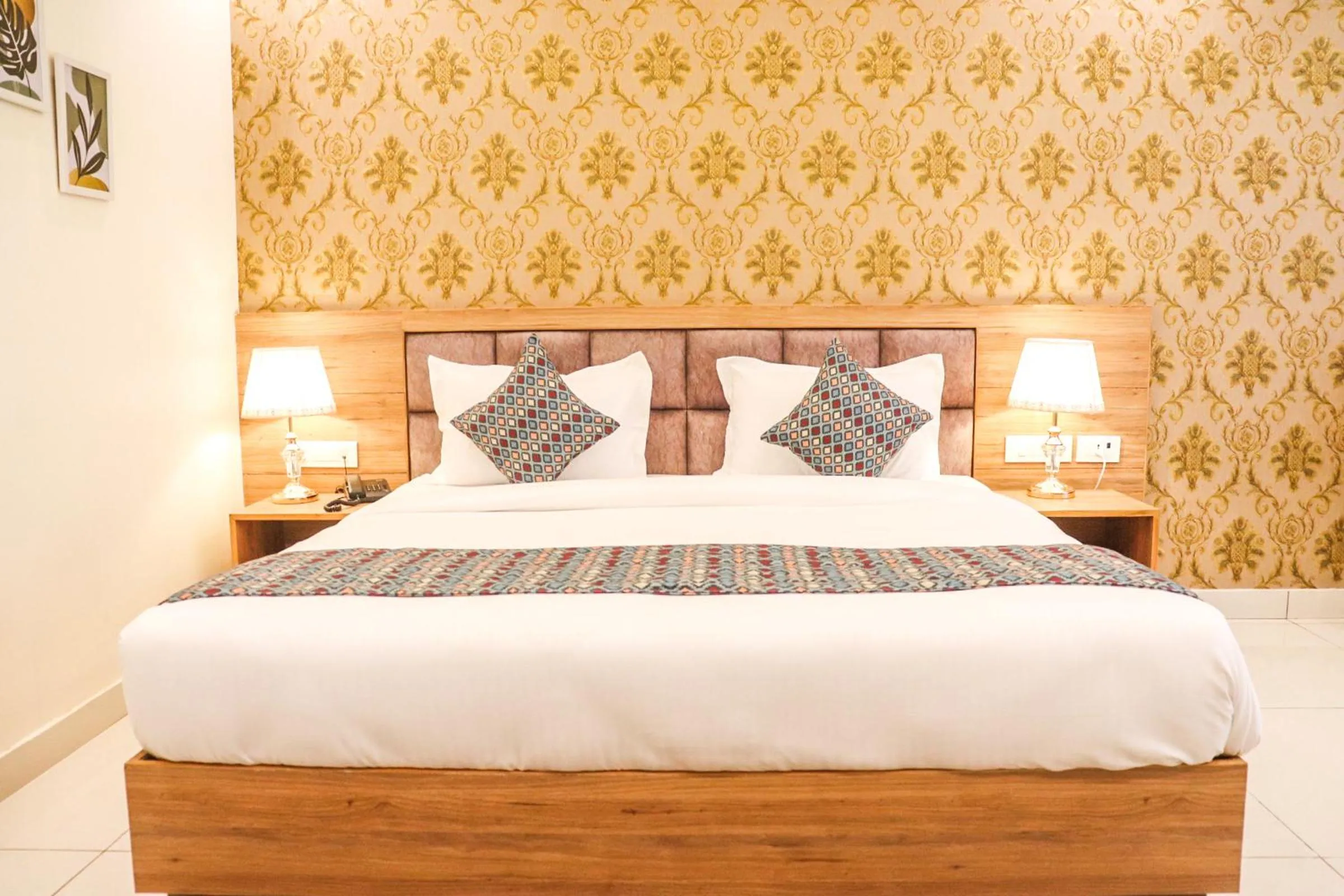 Bed in Hotel Royal Palm Dehradun