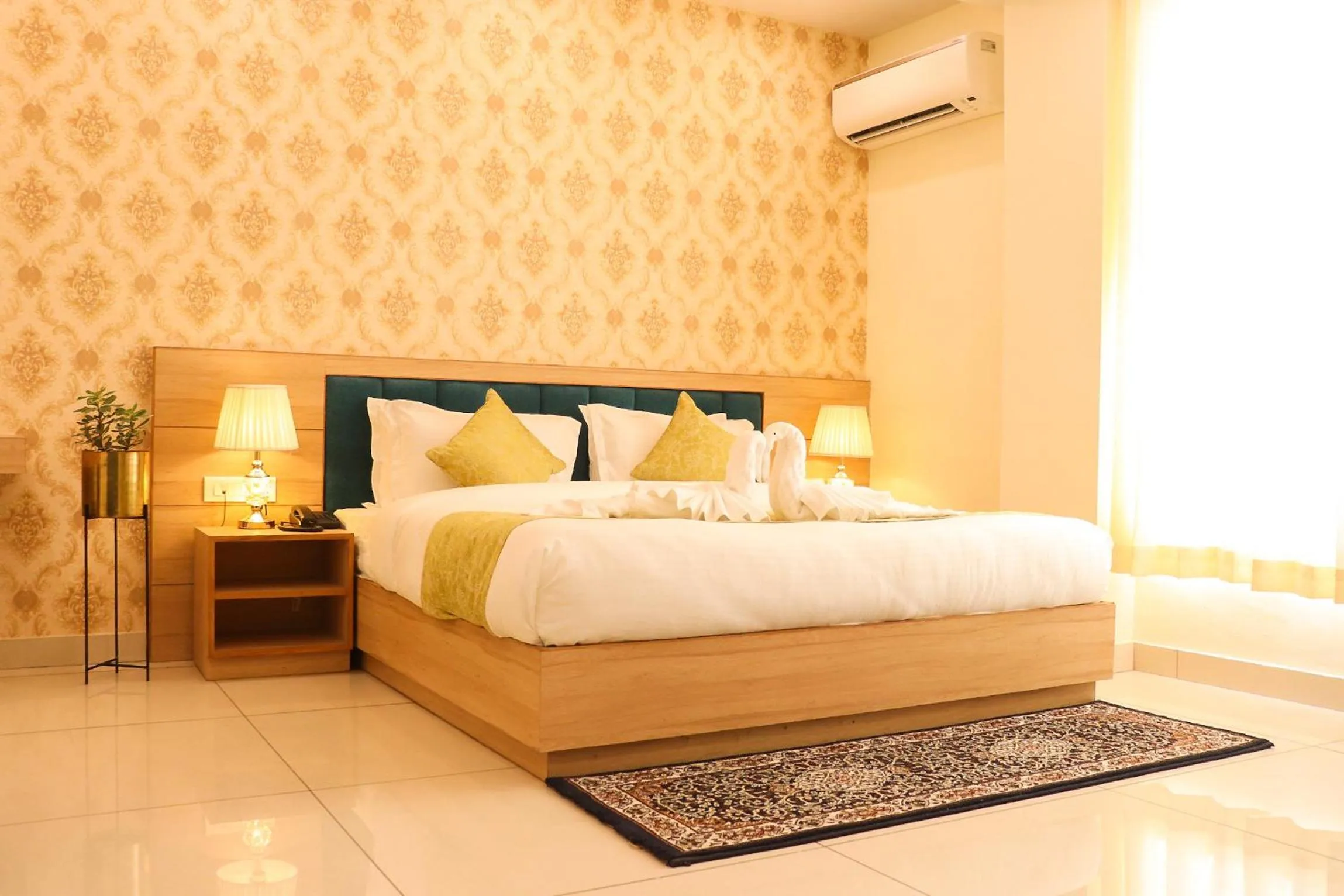 Bed in Hotel Royal Palm Dehradun