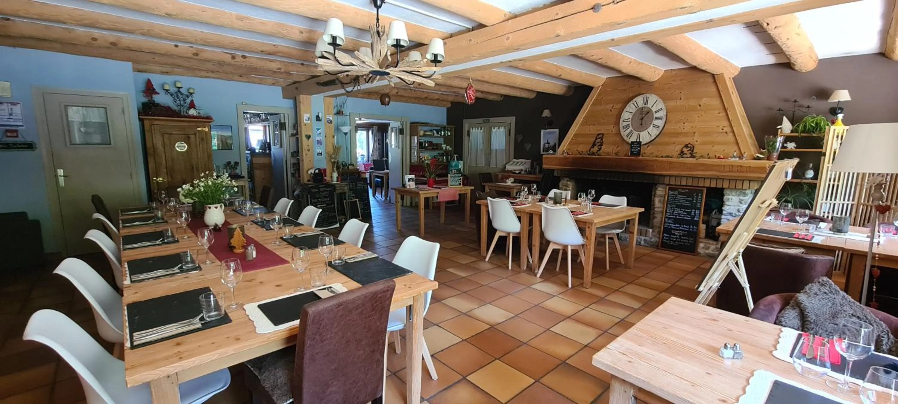 Restaurant/places to eat in Hôtel et Appart'Hôtel Restaurant L'Adray