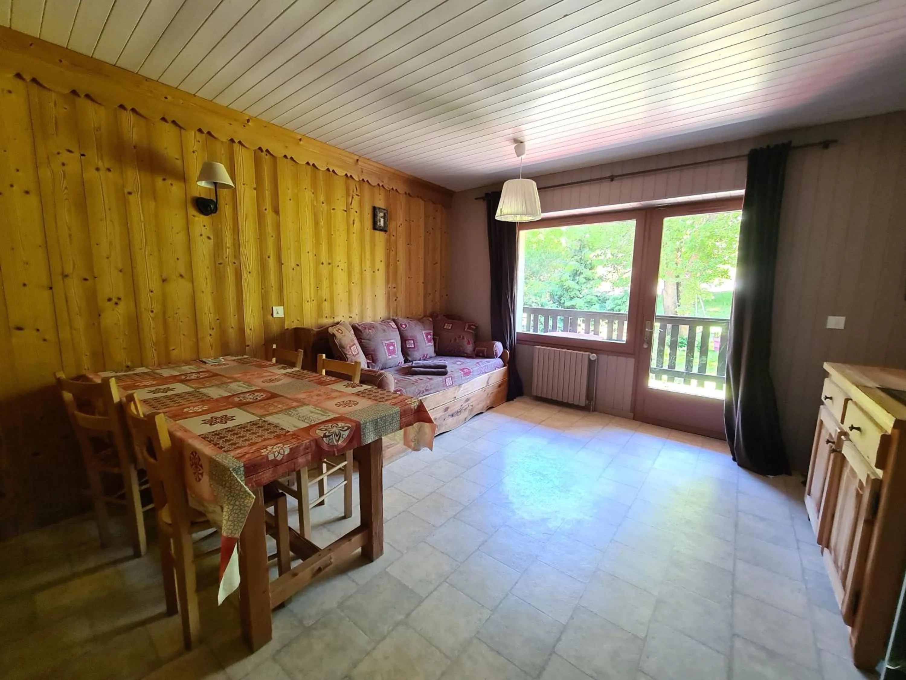 Seating area in Hôtel et Appart'Hôtel Restaurant L'Adray
