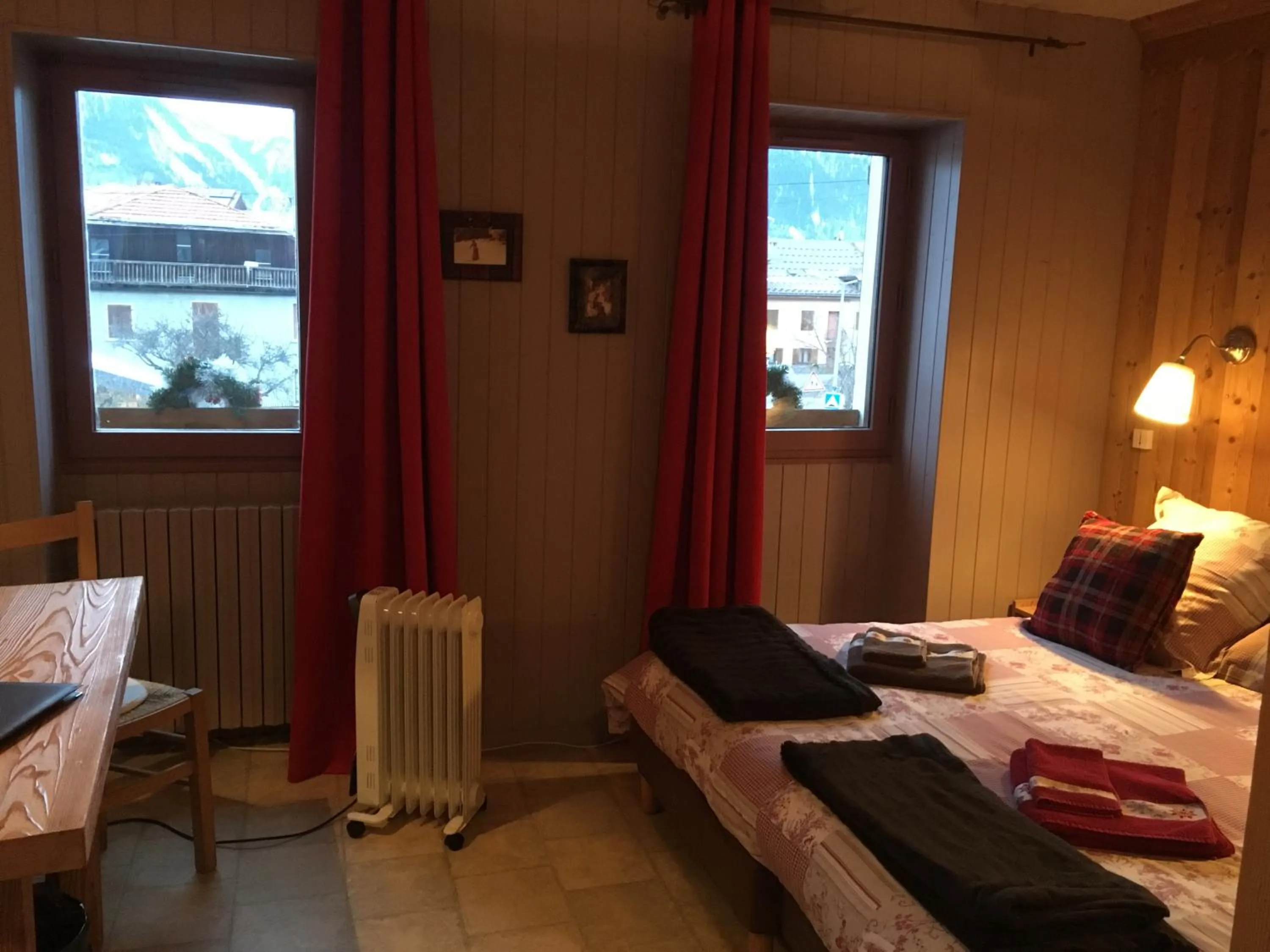 Bedroom, Bed in Hôtel et Appart'Hôtel Restaurant L'Adray