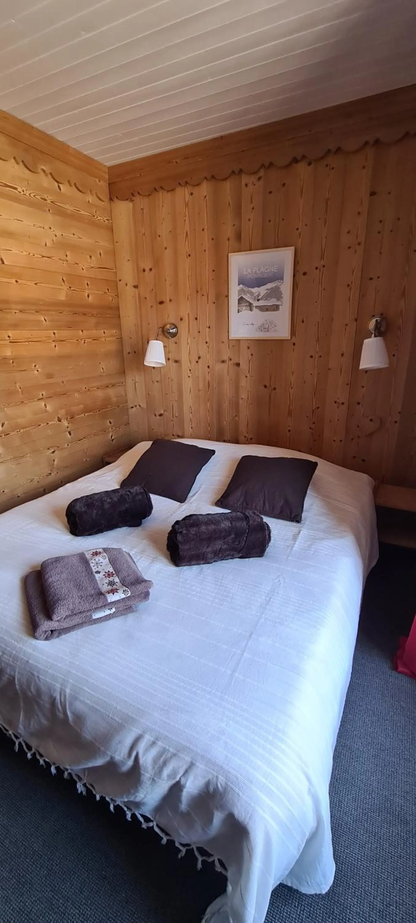 Bedroom, Bed in Hôtel et Appart'Hôtel Restaurant L'Adray