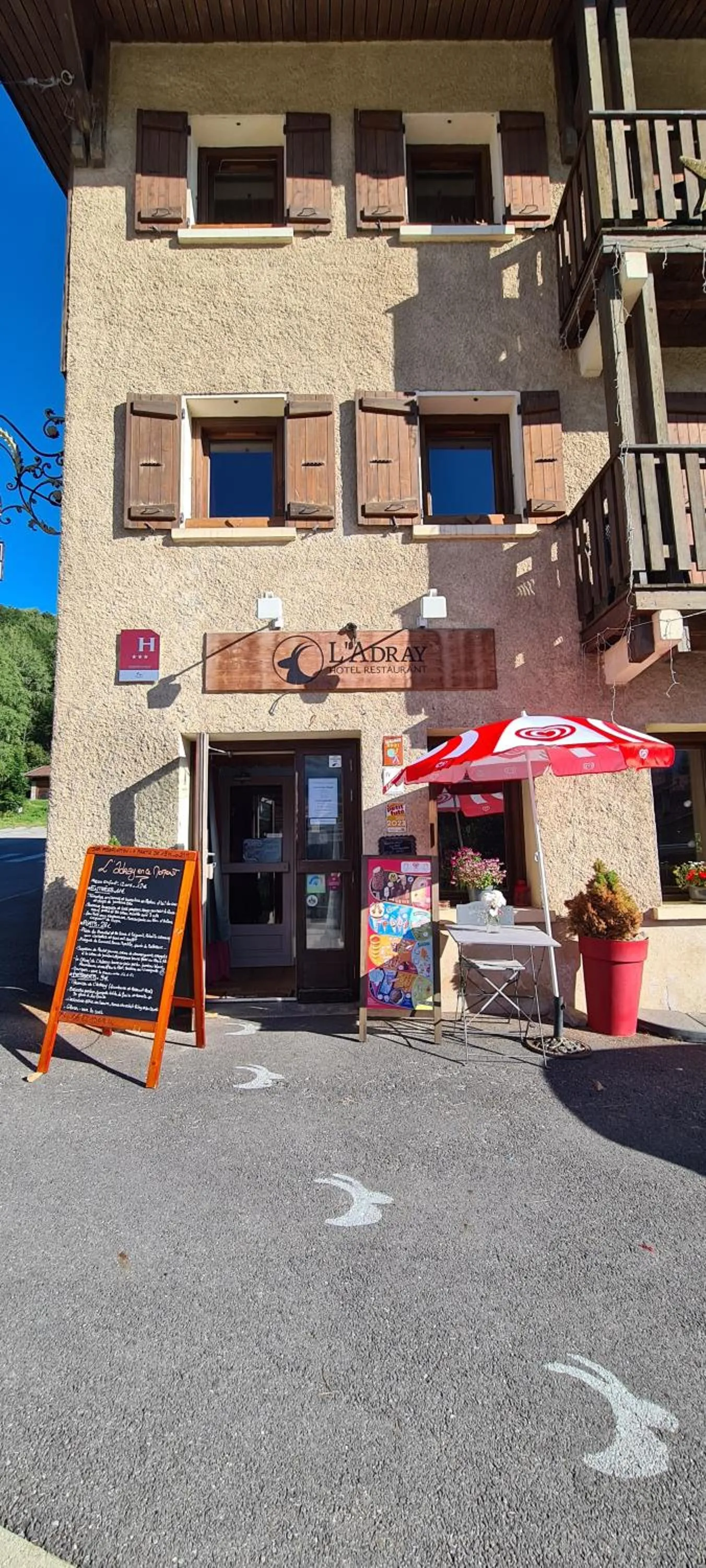 Facade/entrance in Hôtel et Appart'Hôtel Restaurant L'Adray