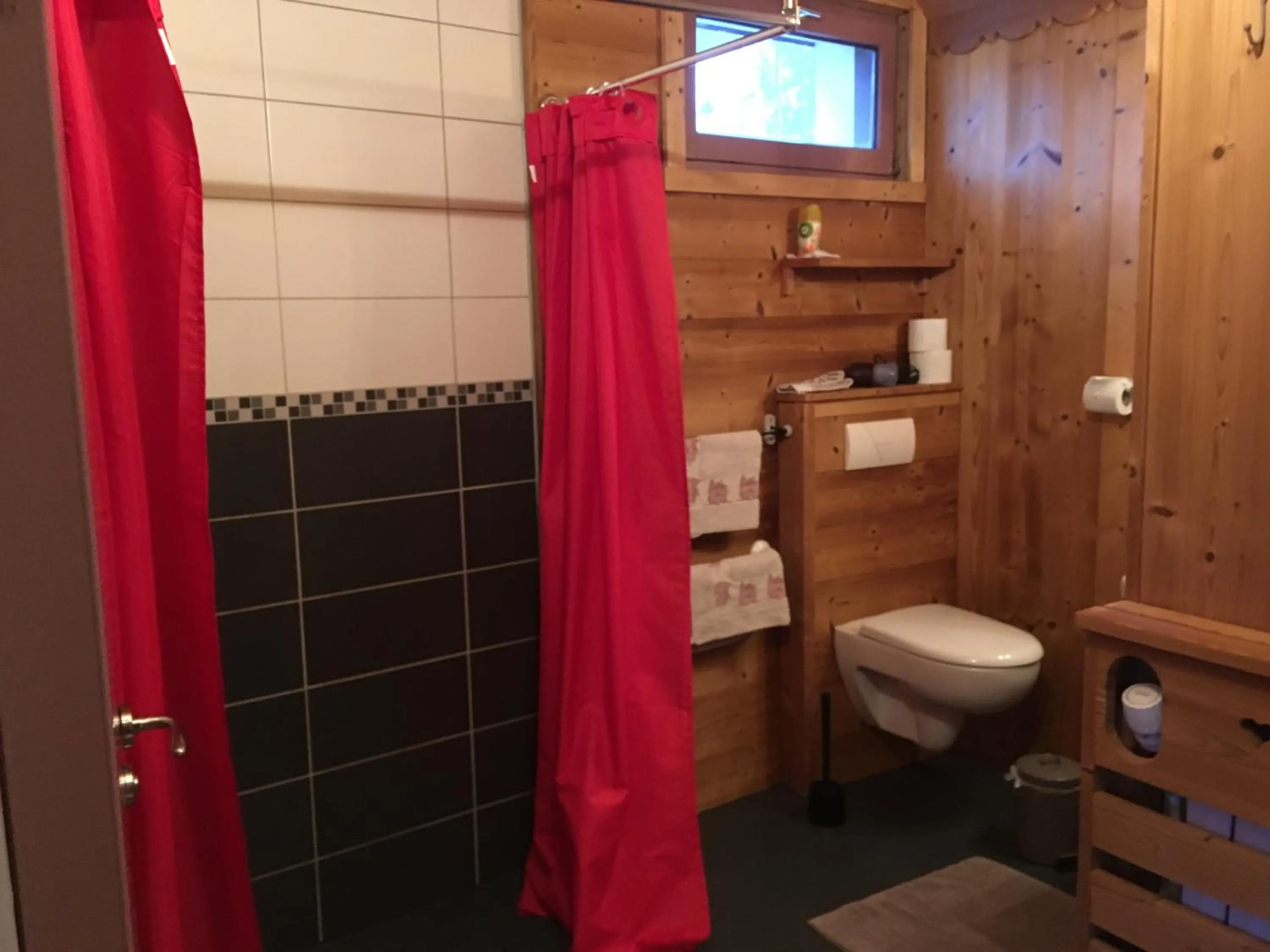 Bathroom in Hôtel et Appart'Hôtel Restaurant L'Adray