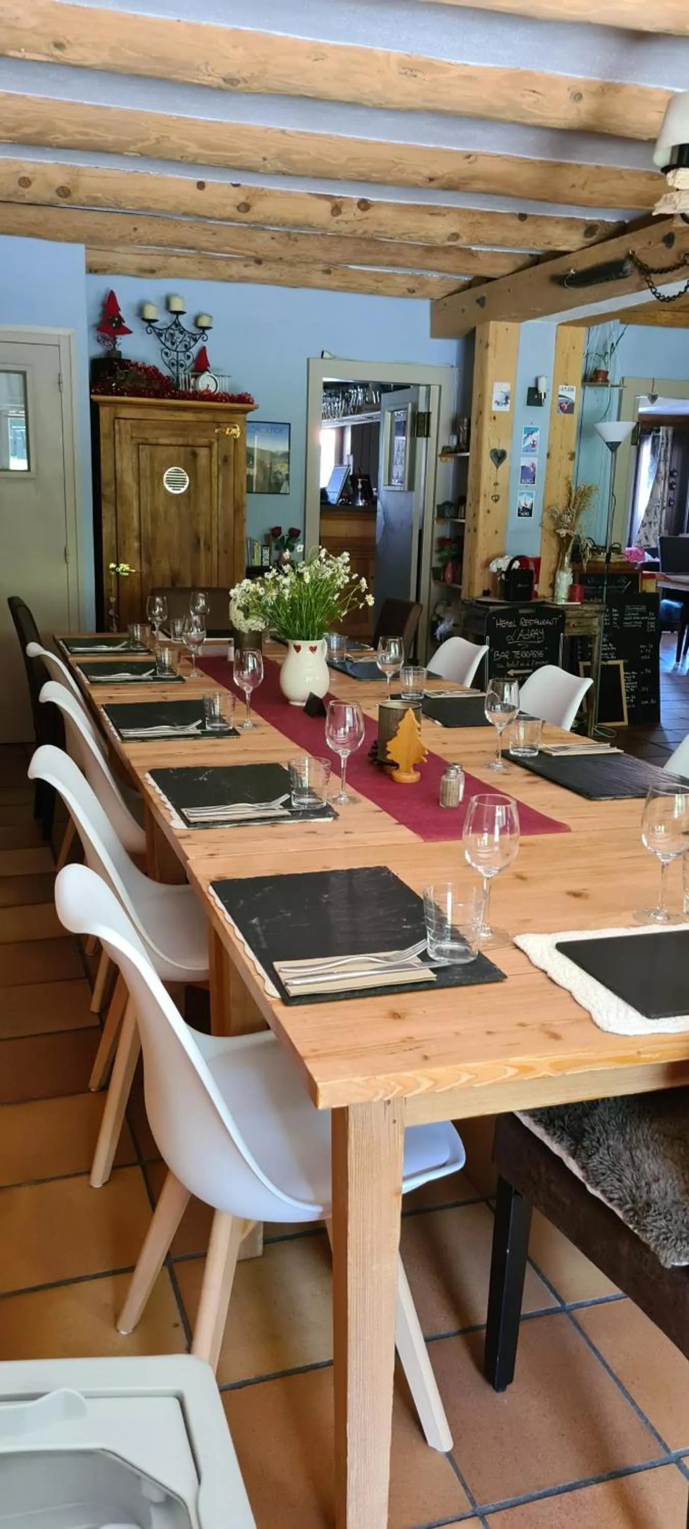 Restaurant/places to eat in Hôtel et Appart'Hôtel Restaurant L'Adray