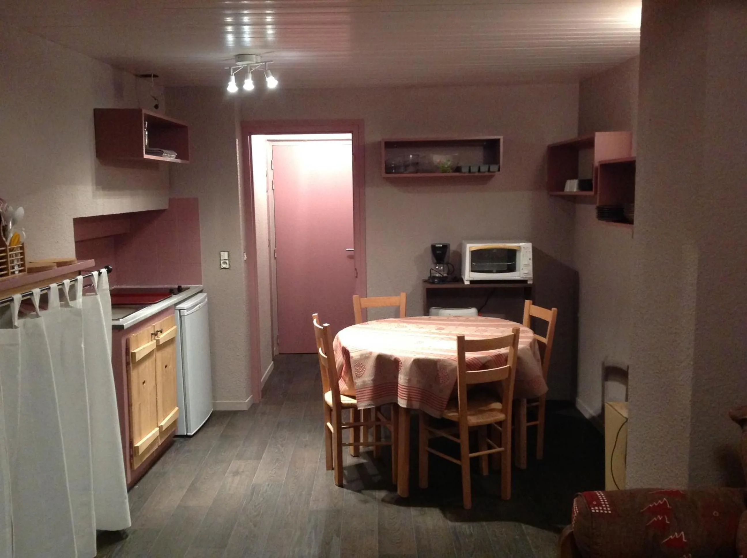 Dining area in Hôtel et Appart'Hôtel Restaurant L'Adray