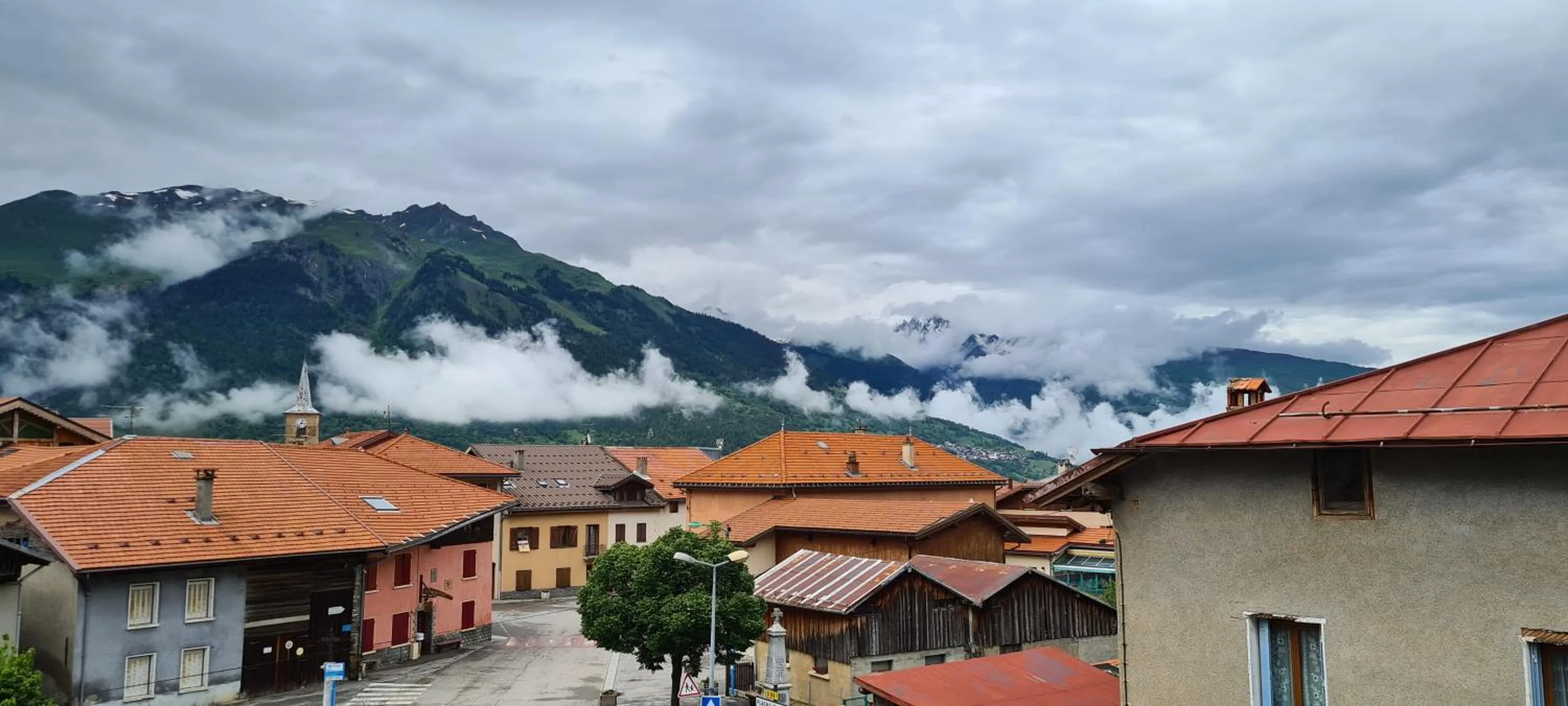 Balcony/Terrace in Hôtel et Appart'Hôtel Restaurant L'Adray