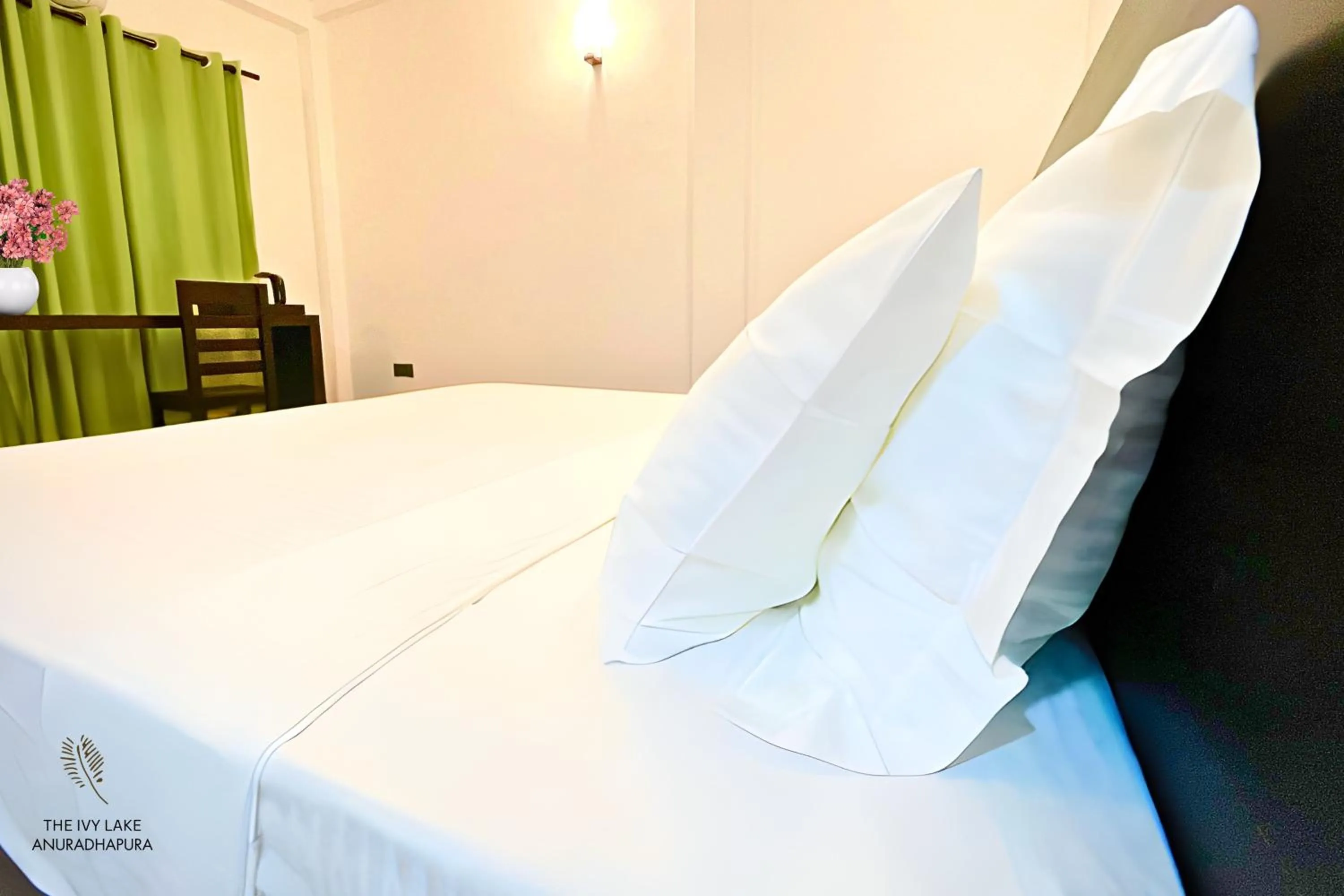 Bedroom, Bed in The Ivy Lake