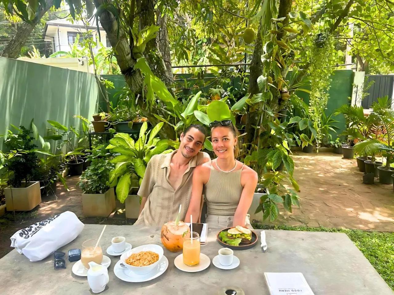 Restaurant/places to eat in The Ivy Lake