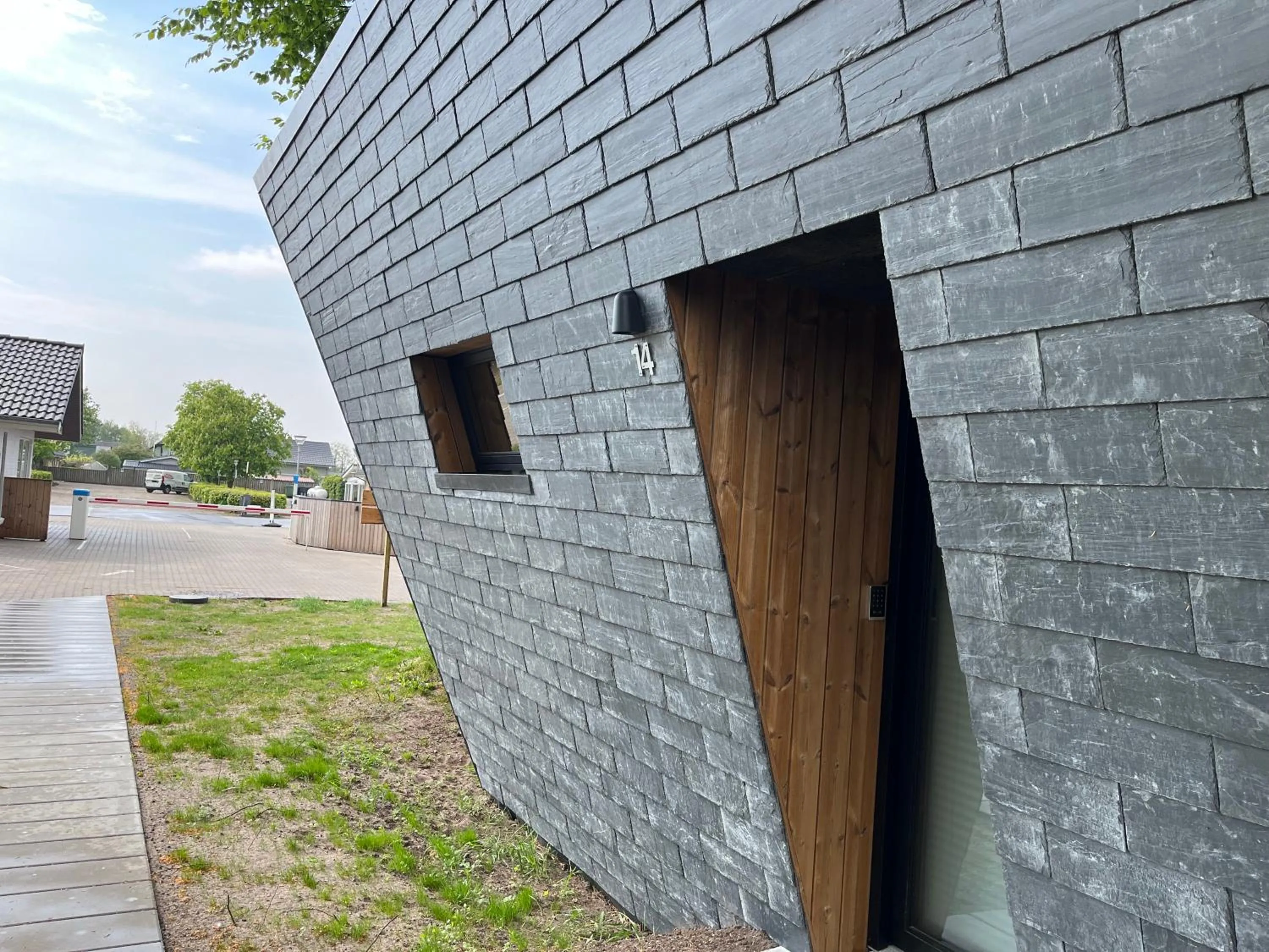 Facade/entrance in SØGAARDEN - Hotel & SøCamp