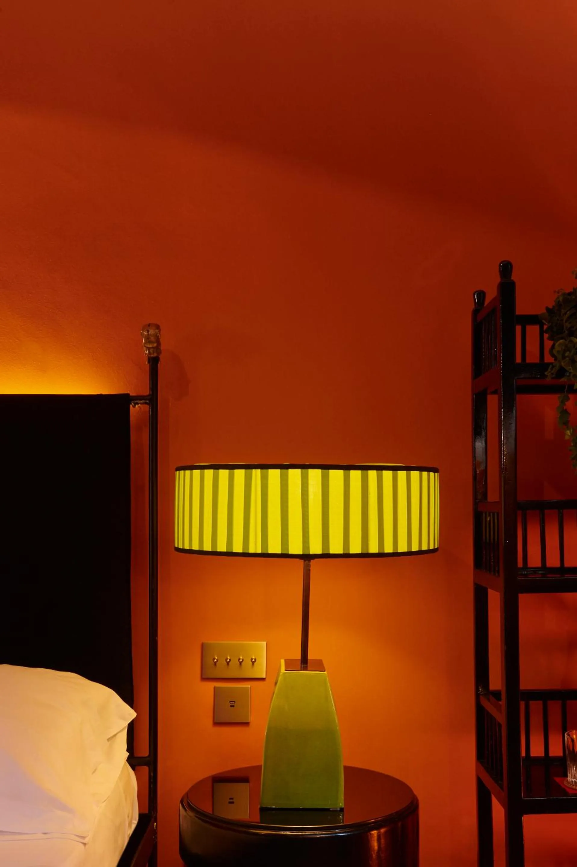 Decorative detail, Bed in Casa Howard Firenze - Residenza d'Epoca