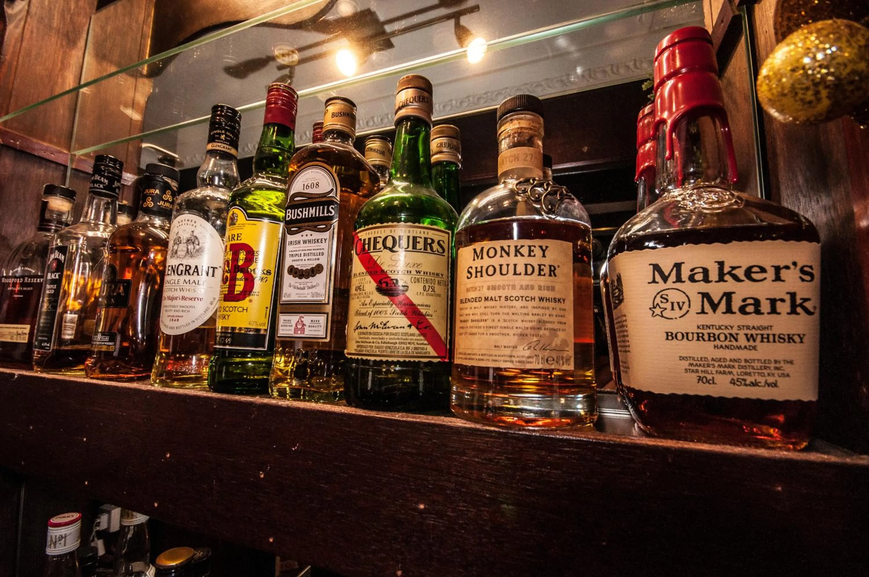 Alcoholic drinks in The Chequers Inn