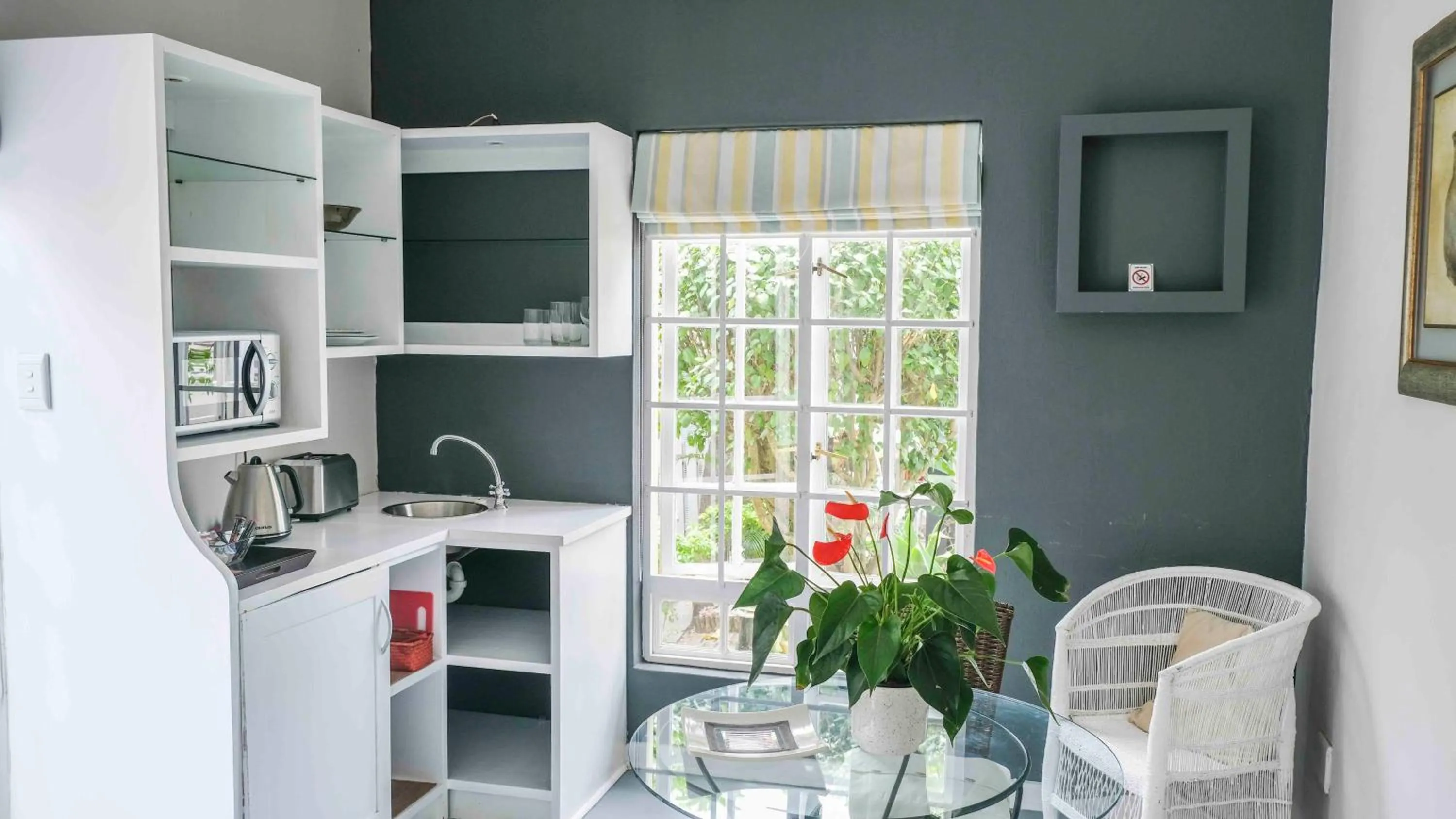 Coffee/tea facilities in Conifer Beach House