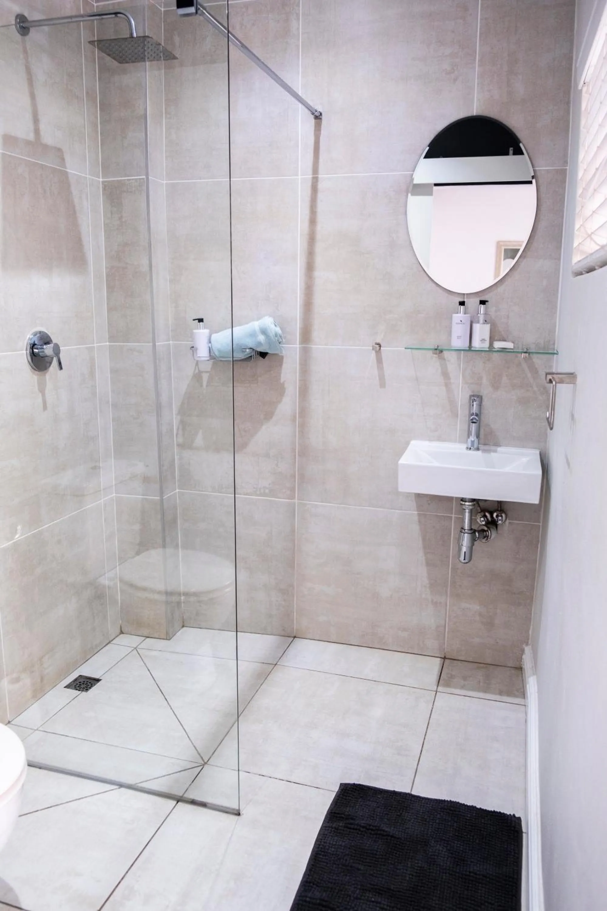 Shower in Conifer Beach House