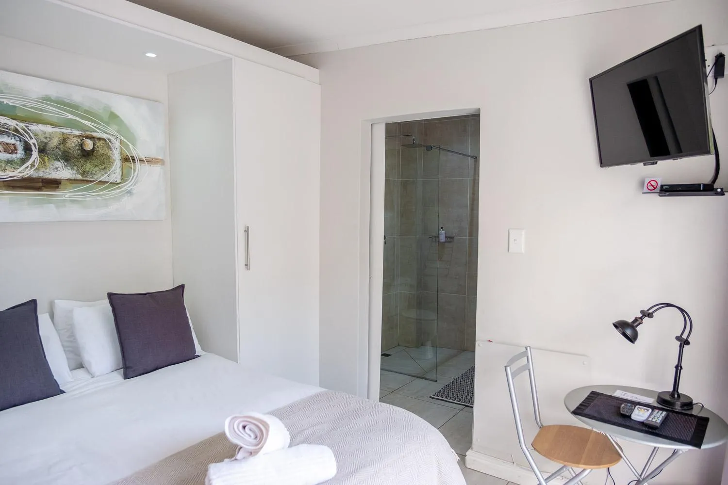 Bed in Conifer Beach House