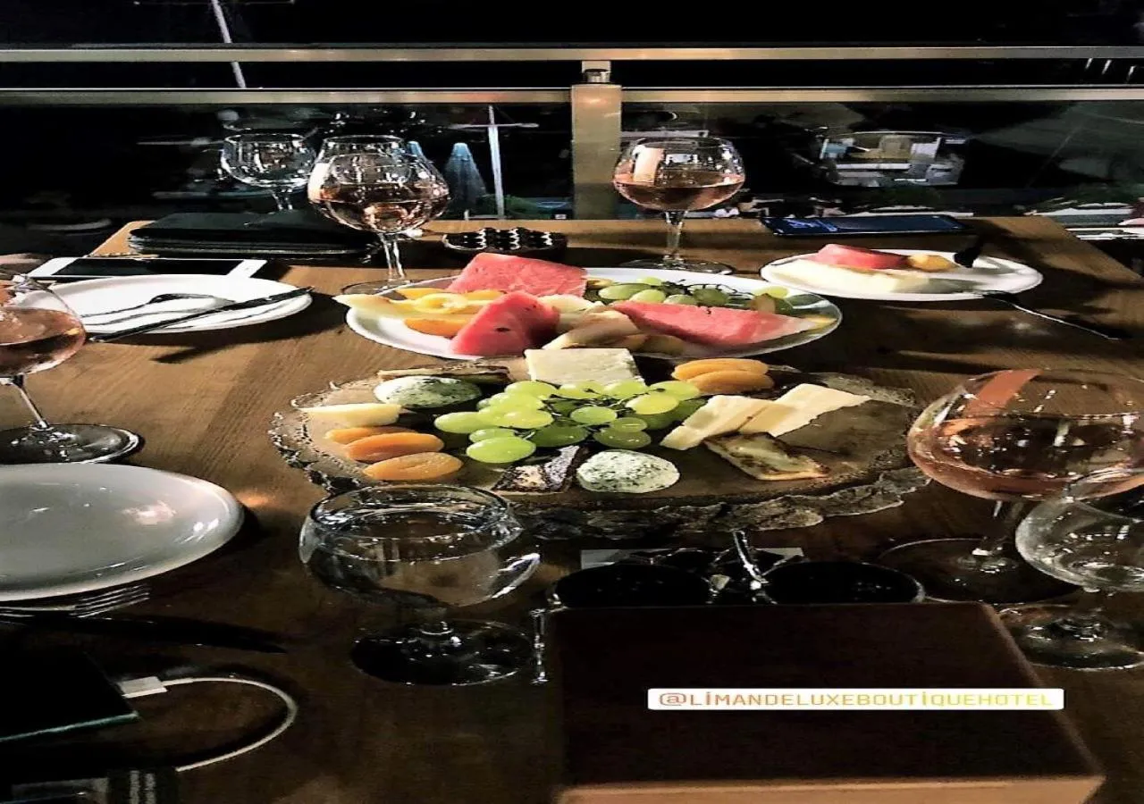 Restaurant/places to eat in Liman Deluxe Hotel