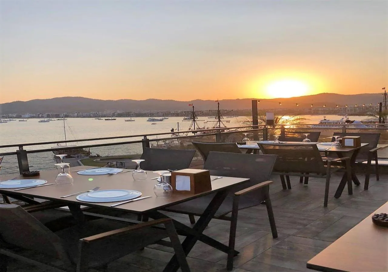 Restaurant/places to eat in Liman Deluxe Hotel