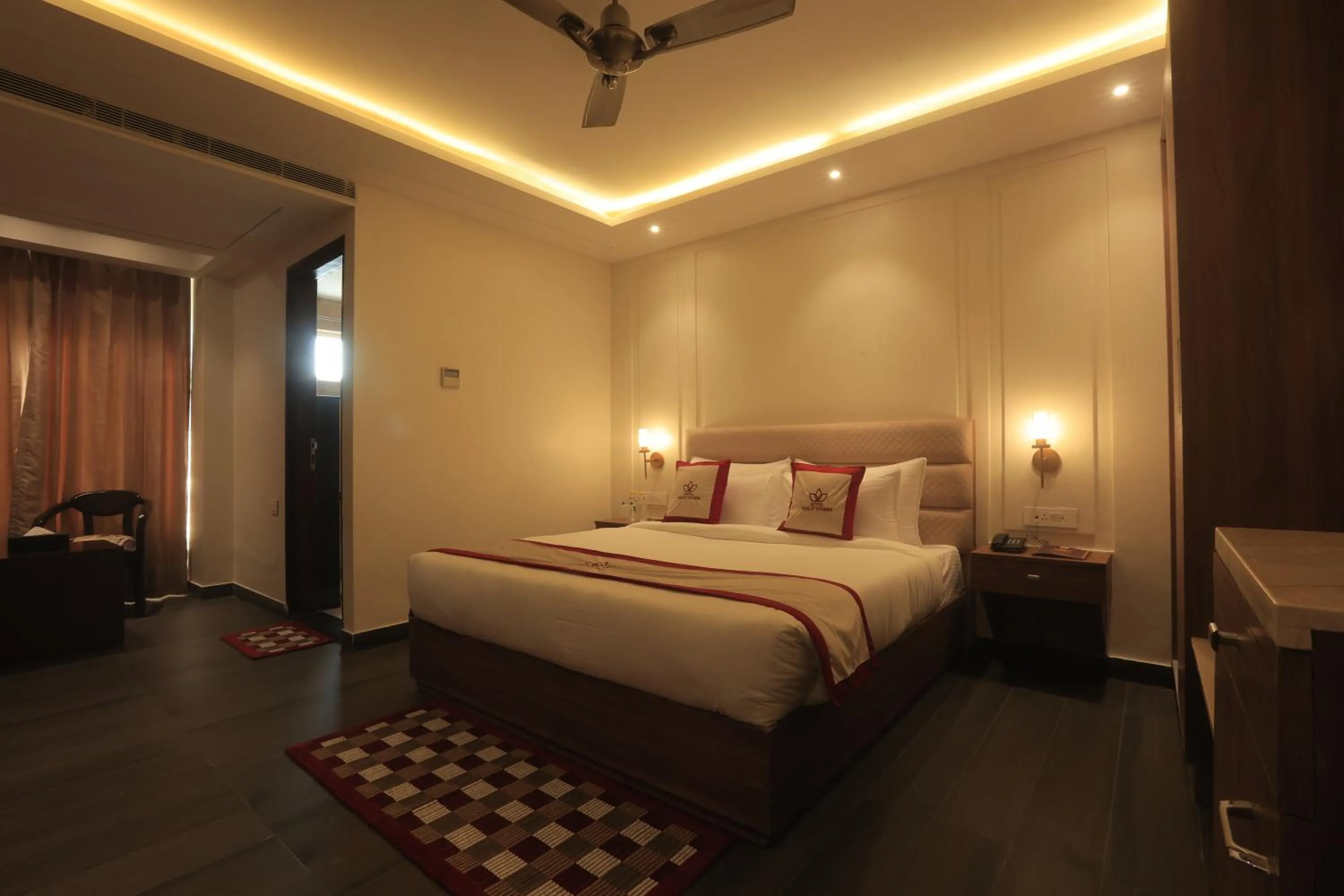 Bedroom, Bed in Hotel Holy Vivasa