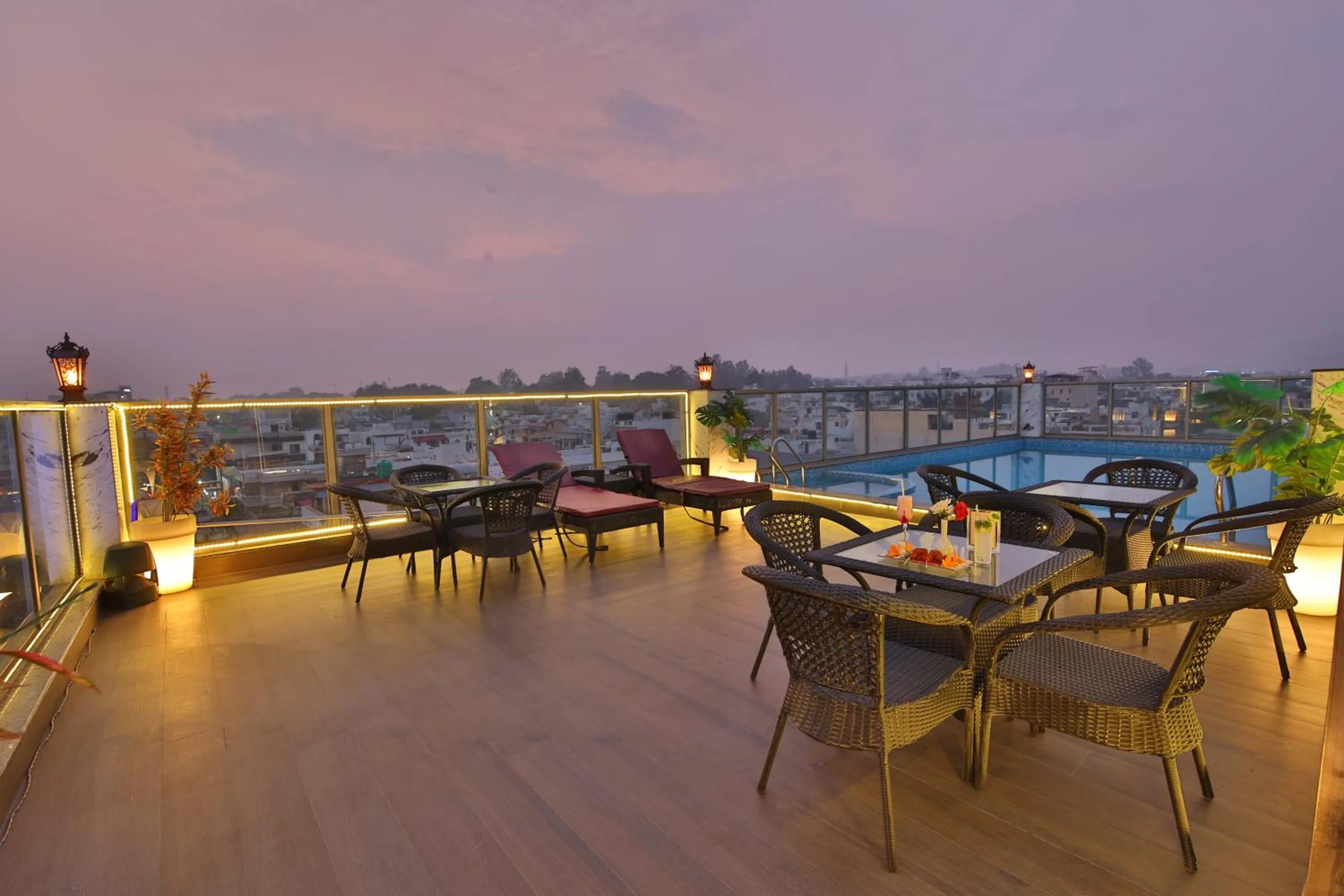 Restaurant/places to eat in Hotel Holy Vivasa