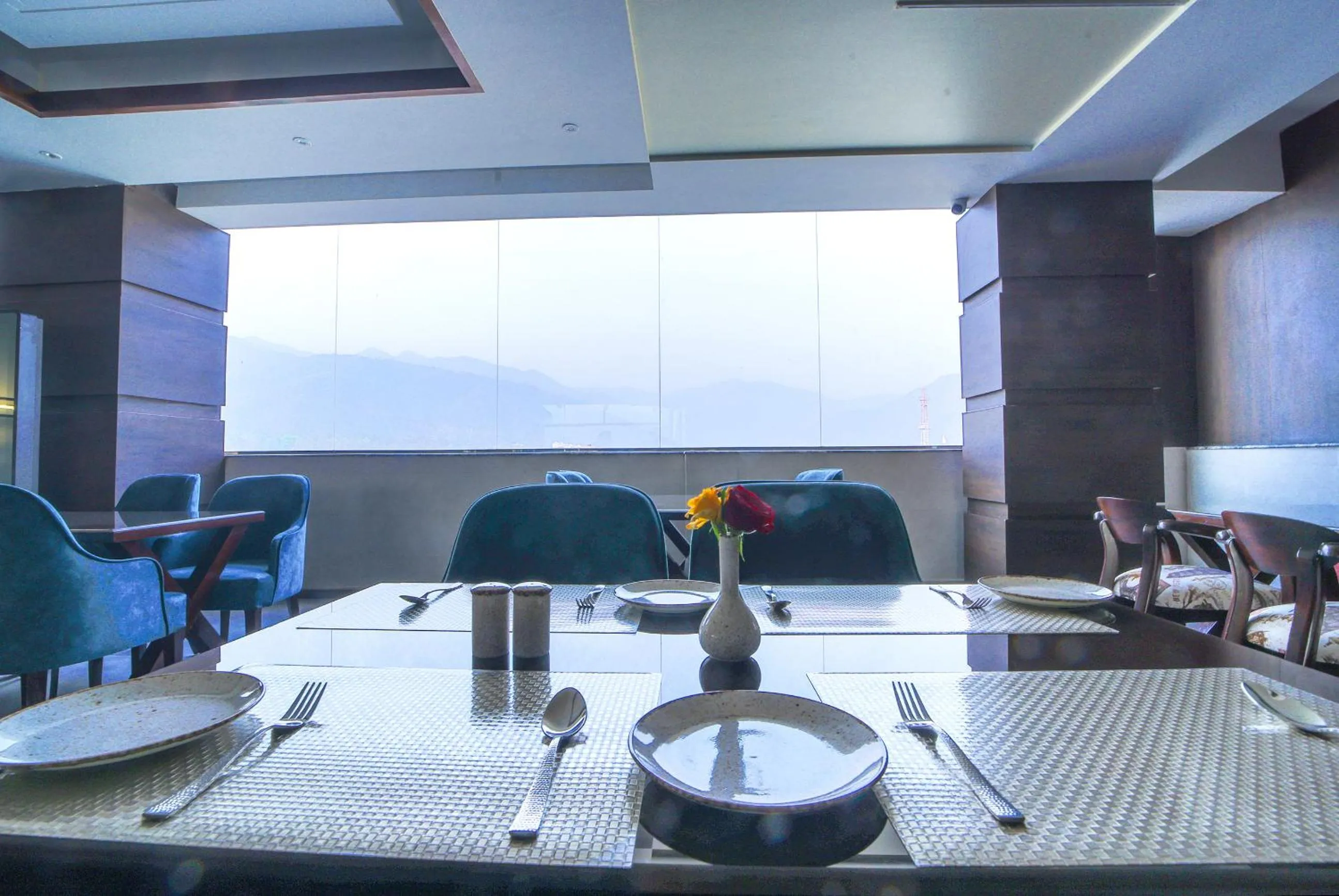 Restaurant/places to eat in Hotel Holy Vivasa