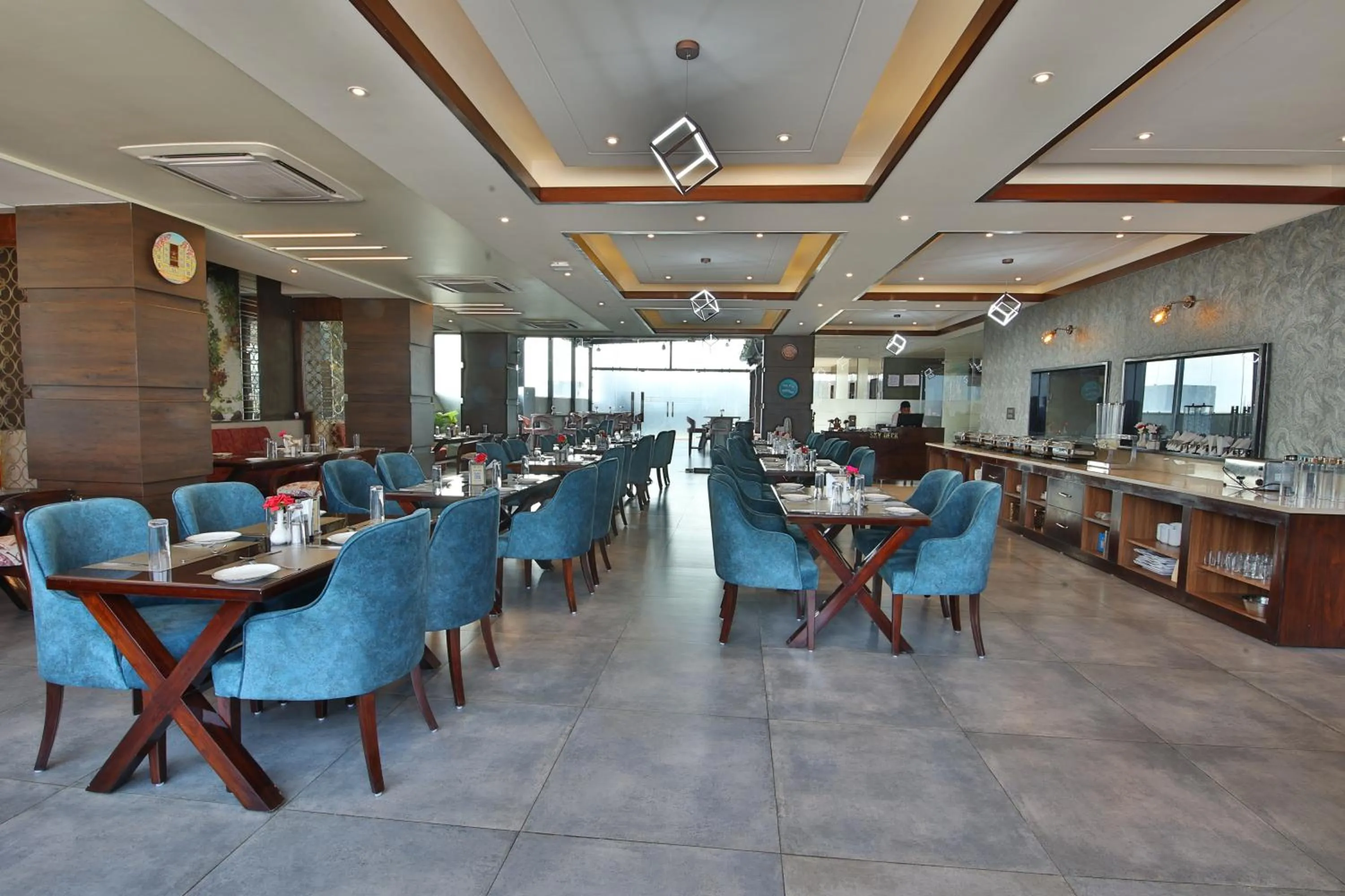 Restaurant/places to eat in Hotel Holy Vivasa