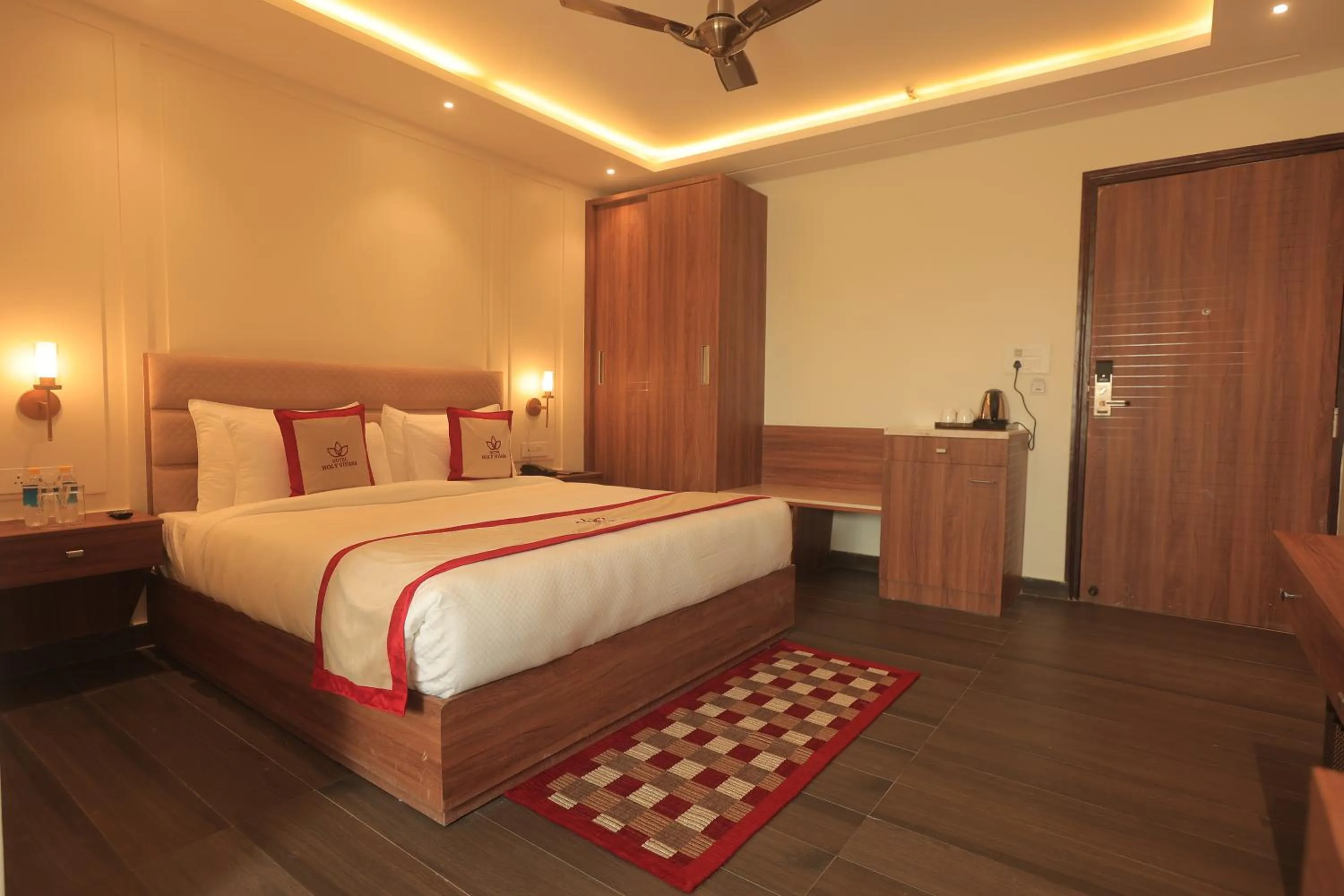 Bedroom, Bed in Hotel Holy Vivasa